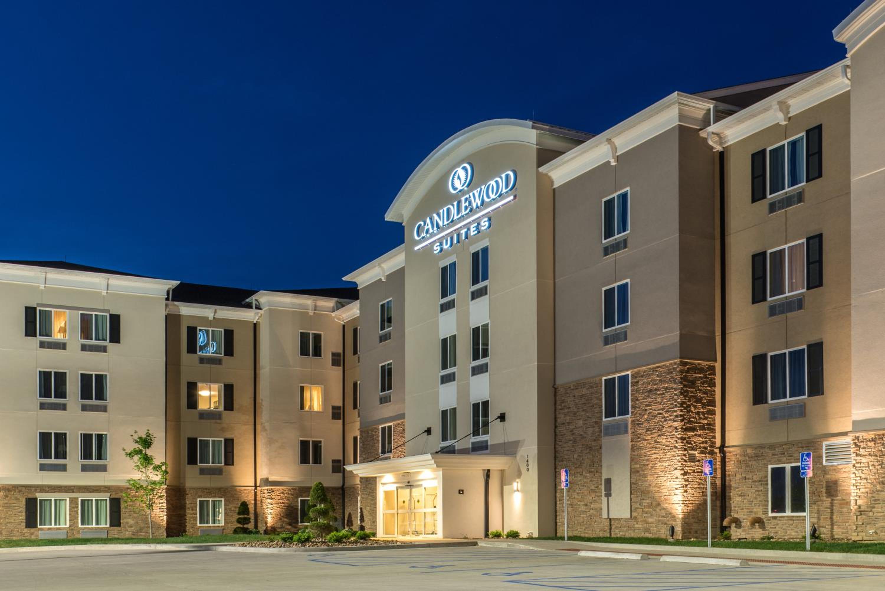 Columbia Vacations - Candlewood Suites Columbia Hwy 63  I-70, an IHG Hotel - Property Image 1