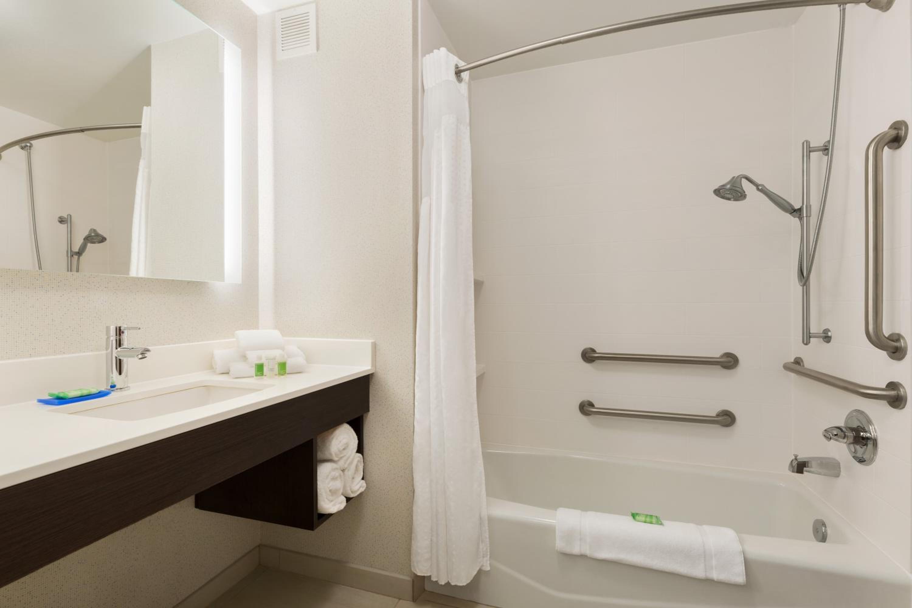 Holiday Inn Express Hotel  Suites Shawnee I-40, an IHG Hotel - Property Image 19