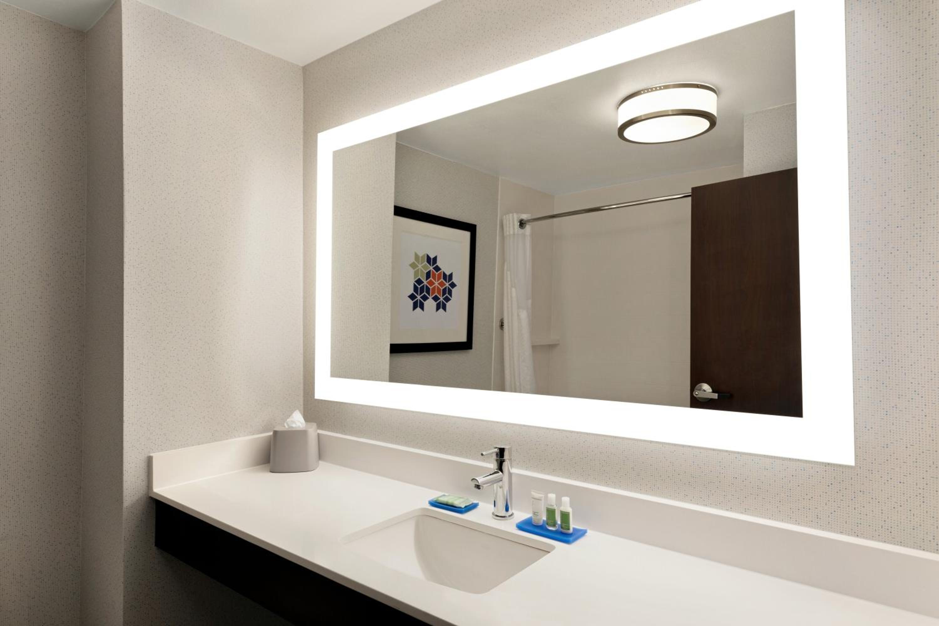 Holiday Inn Express Hotel  Suites Shawnee I-40, an IHG Hotel - Property Image 20