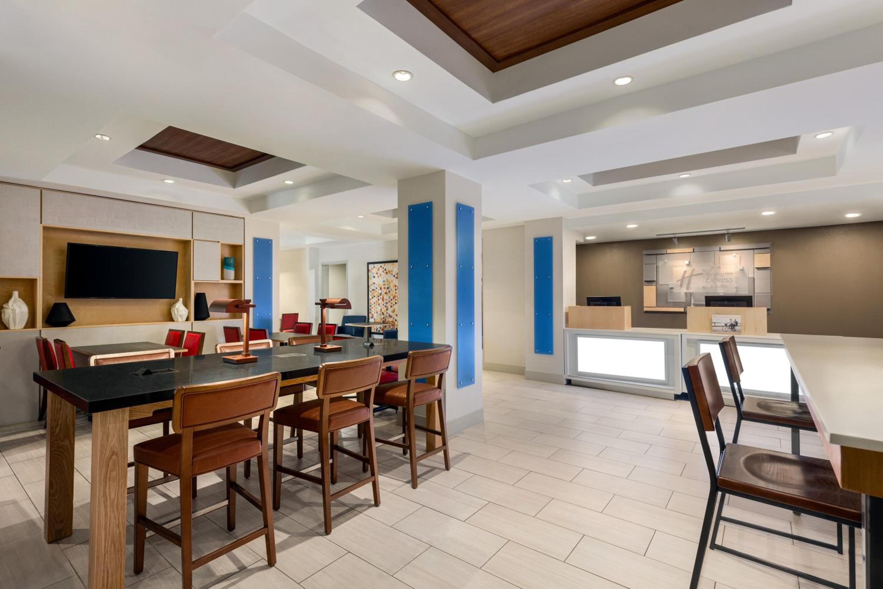 Holiday Inn Express Hotel  Suites Shawnee I-40, an IHG Hotel - Property Image 15