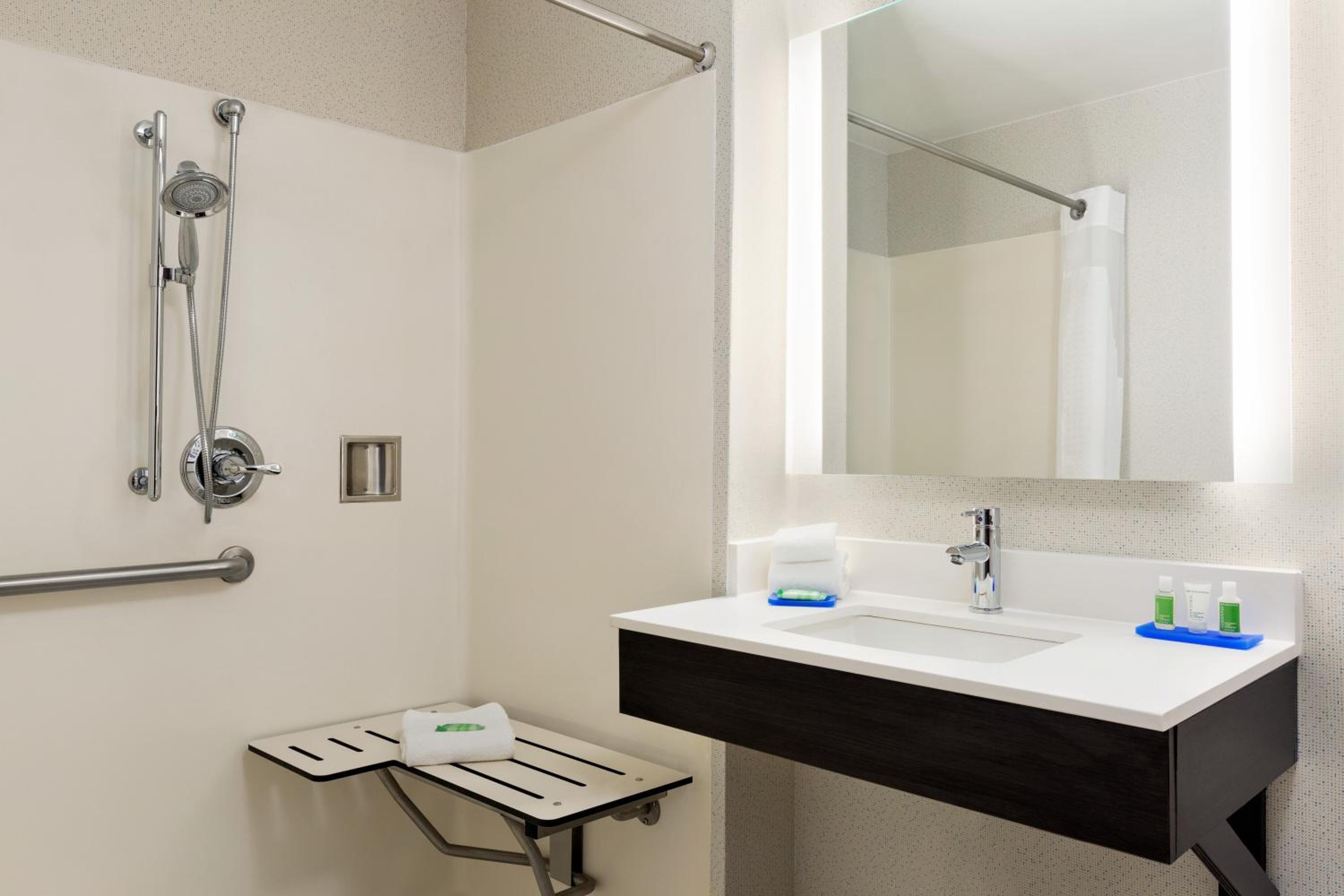 Holiday Inn Express Hotel  Suites Shawnee I-40, an IHG Hotel - Property Image 18