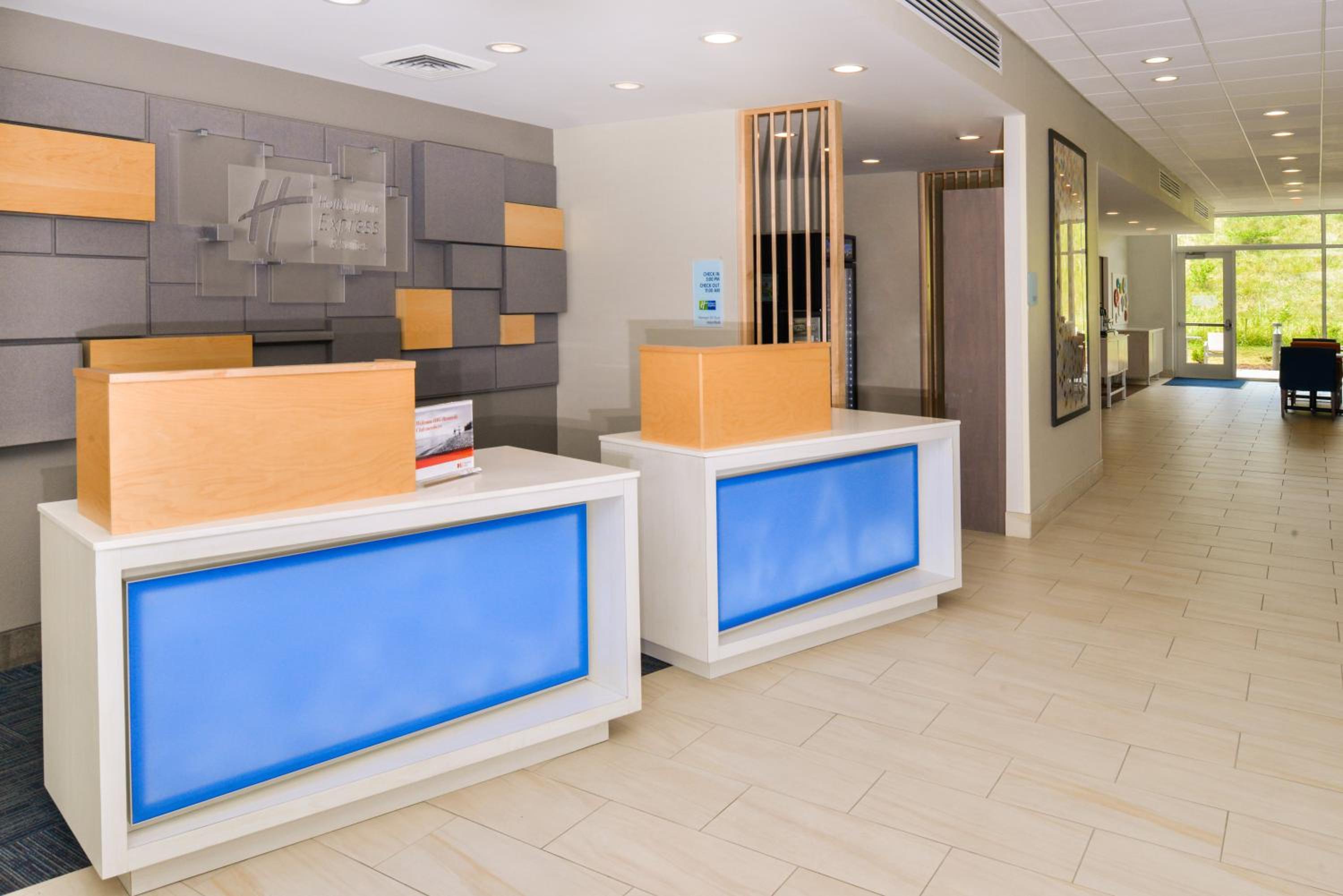 Mount Vernon Vacations - Holiday Inn Express  Suites Salem, an IHG Hotel - Property Image 4