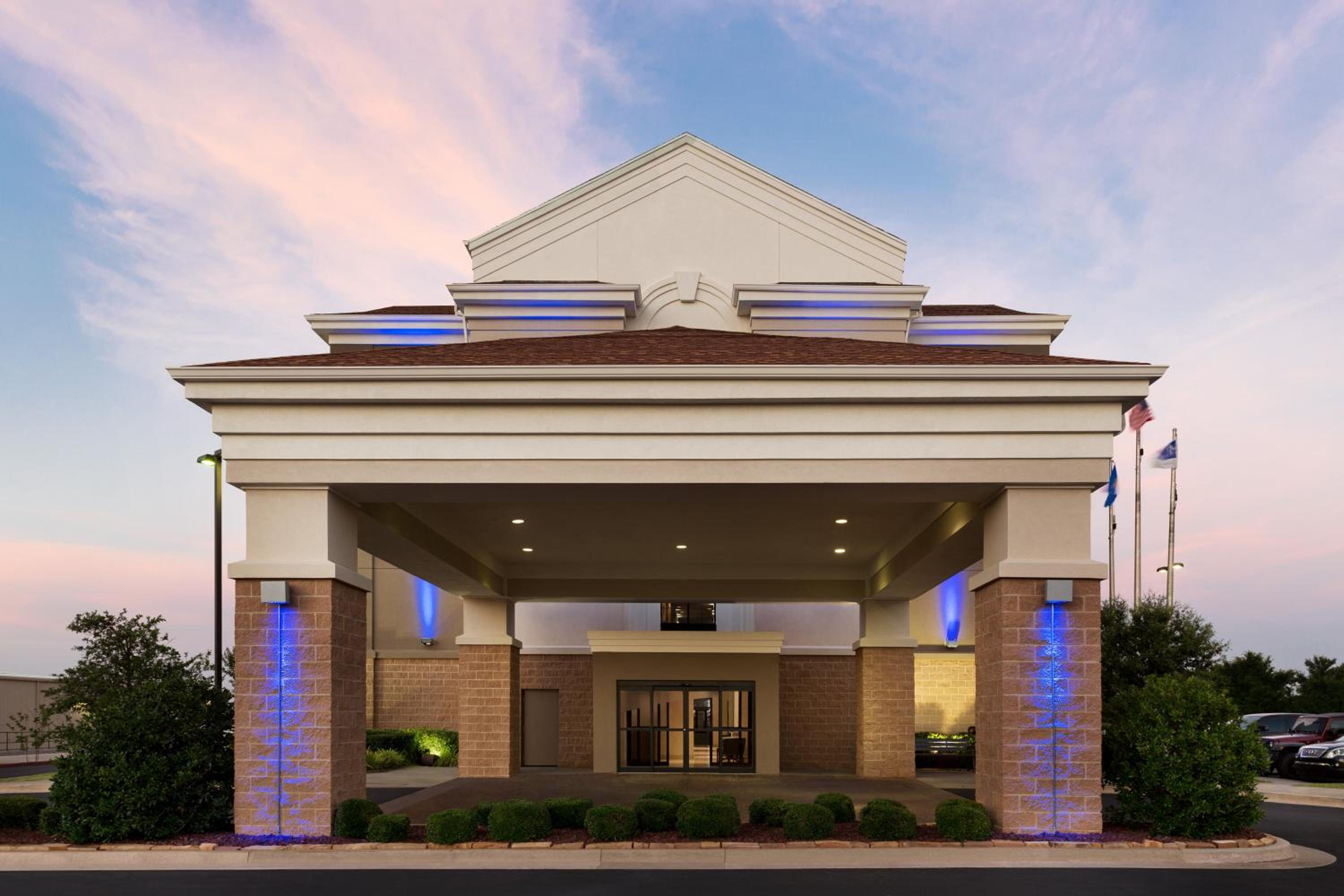 Holiday Inn Express Hotel  Suites Shawnee I-40, an IHG Hotel - Property Image 16