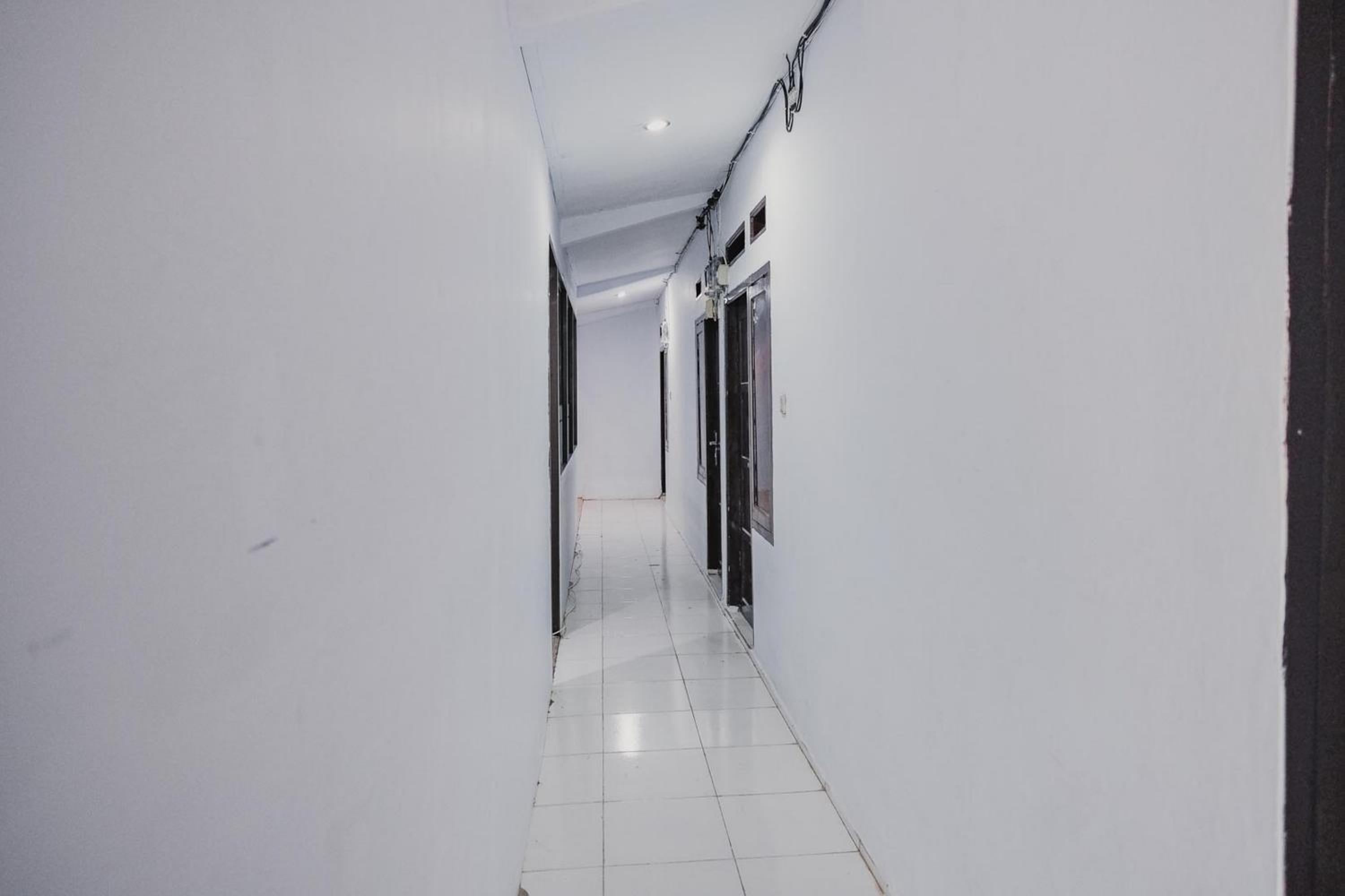 RedDoorz near Jalan Soeprapto Bengkulu view 3