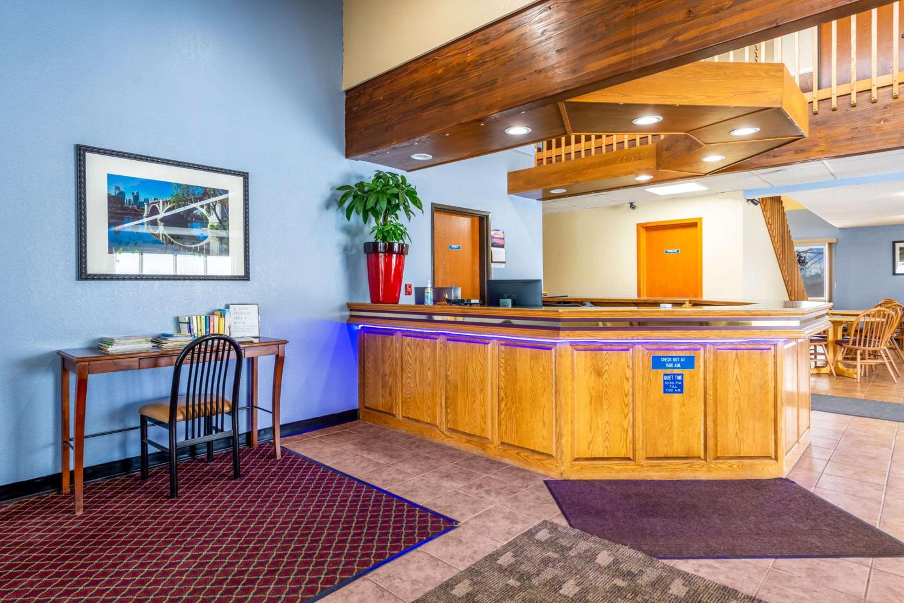 Royal Inn & Suites Milaca view 5
