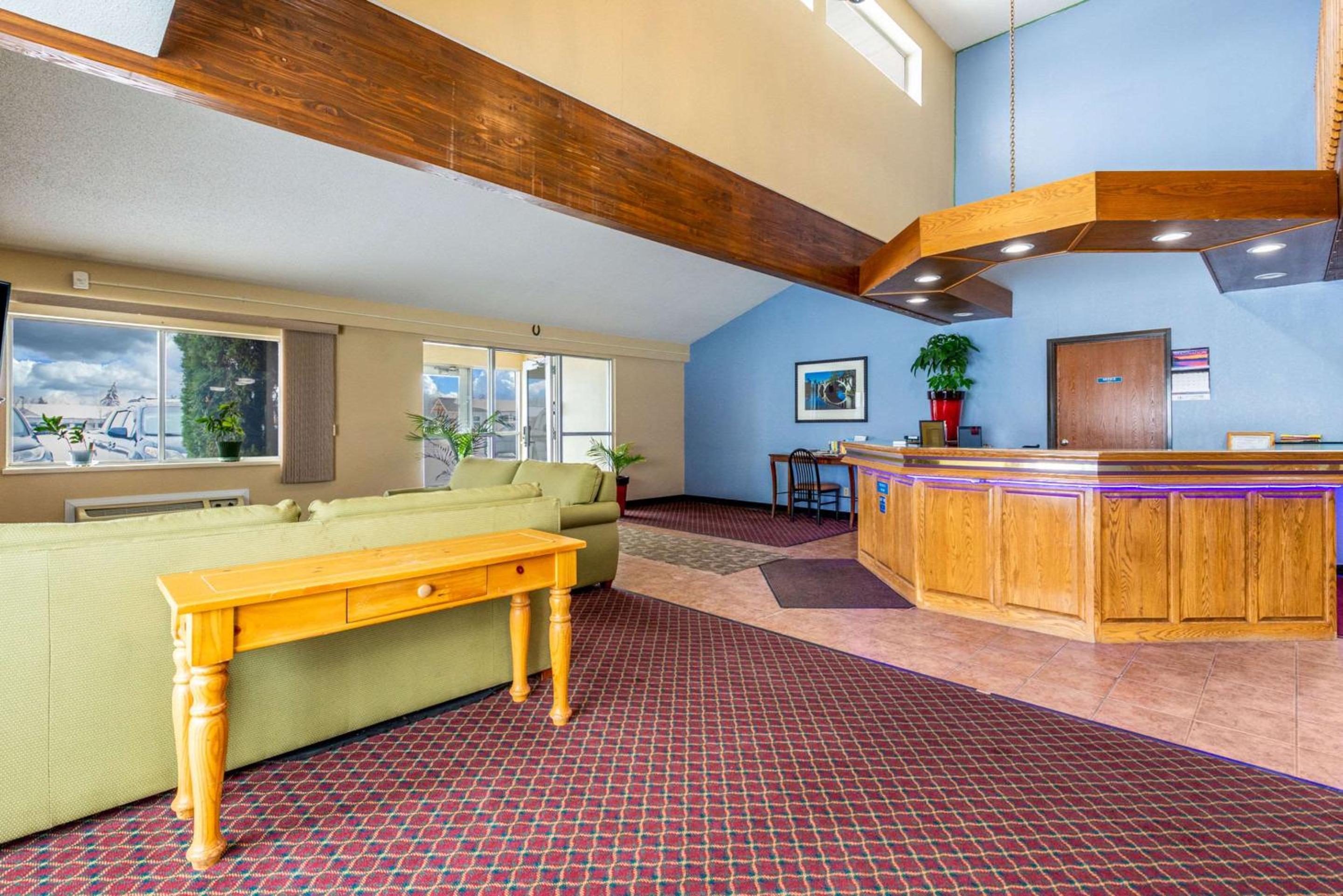 Royal Inn & Suites Milaca view 3