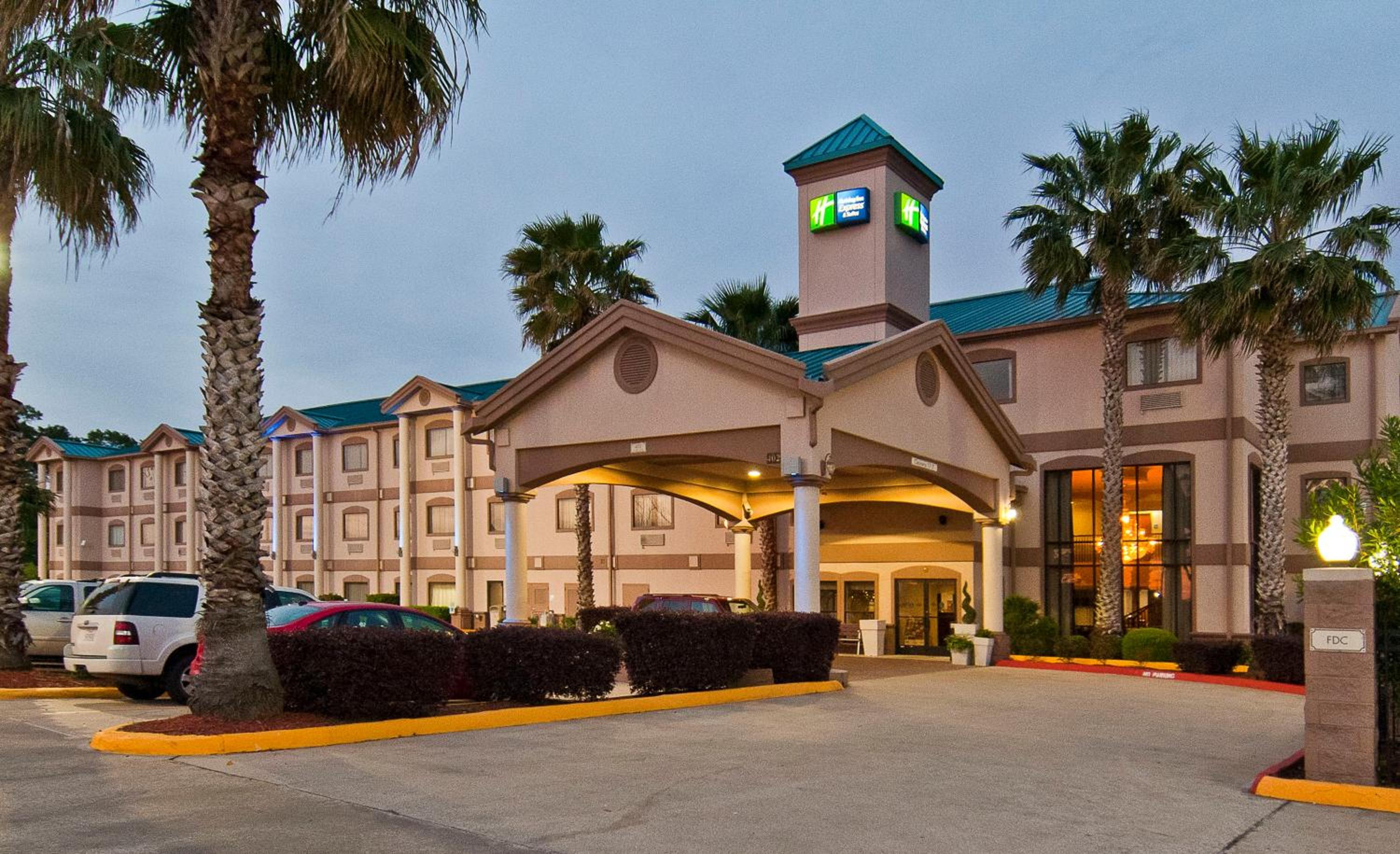Hotel Holiday Inn Express Hotel and Suites Lake Charles, an IHG Hotel - Image 1