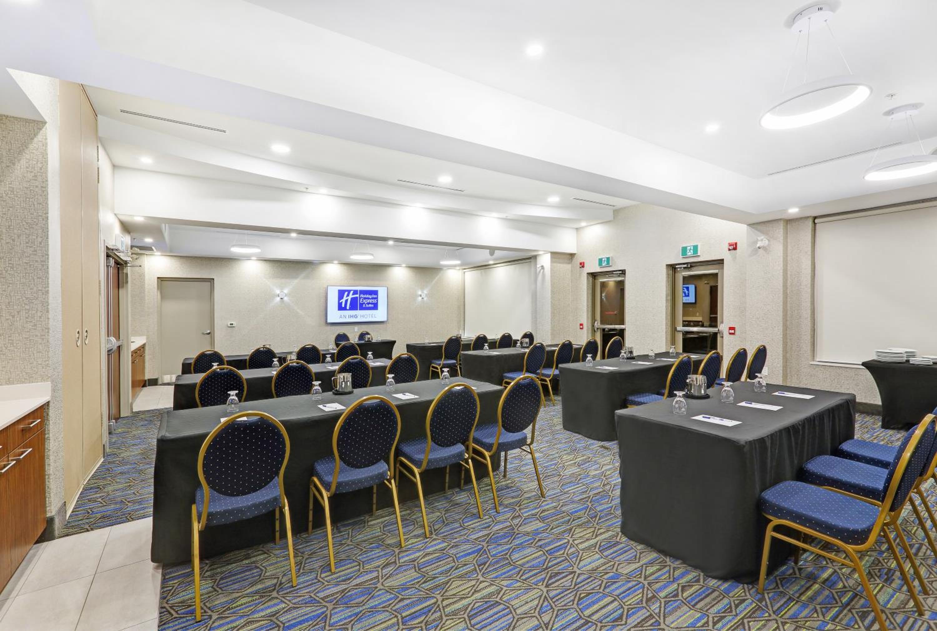 Woodstock Vacations - Holiday Inn Express  Suites - Woodstock, ON CANADA - Property Image 4