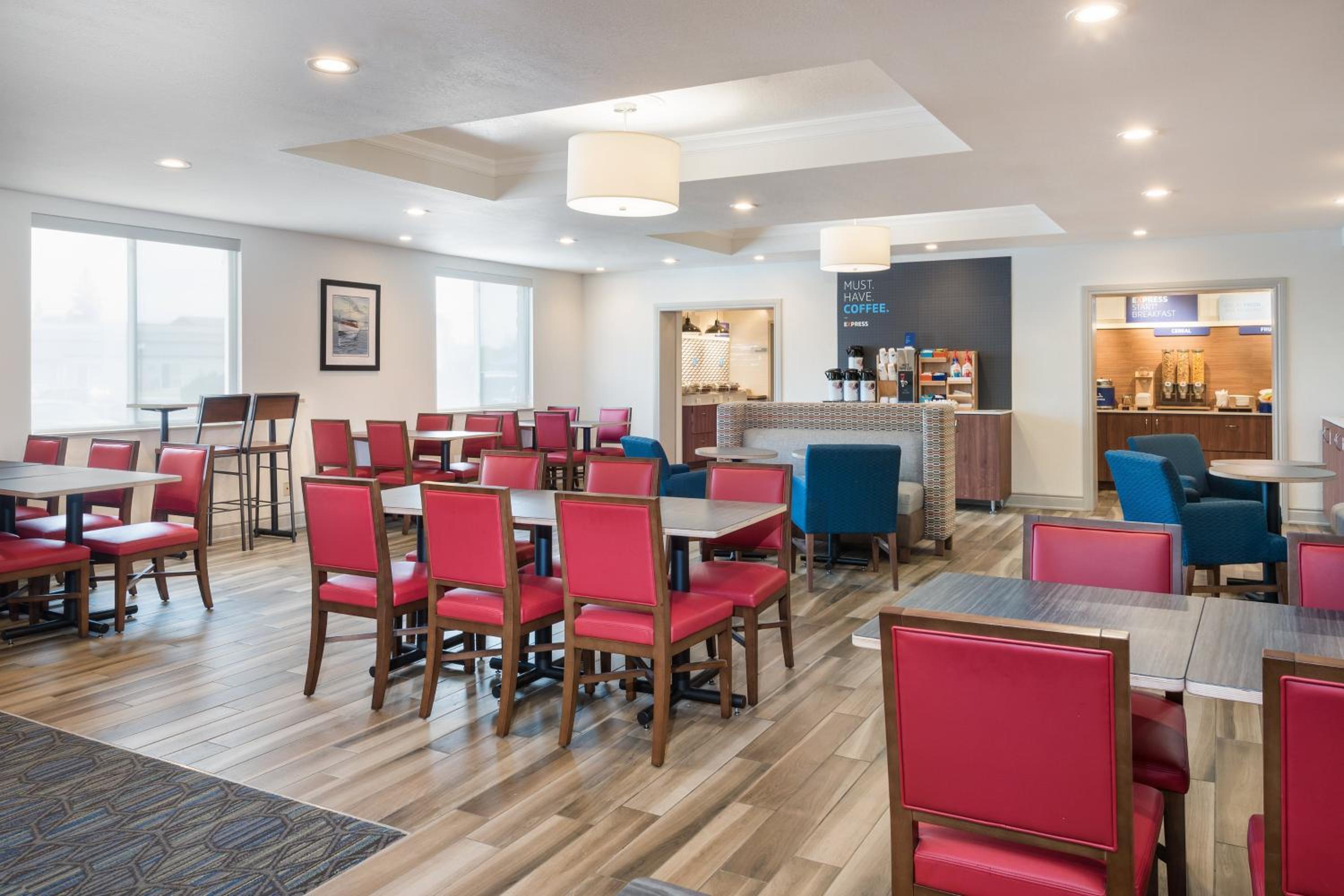 Gananoque Vacations - Holiday Inn Express Hotel  Suites 1000 Islands - Gananoque, an IHG Hotel - Property Image 5