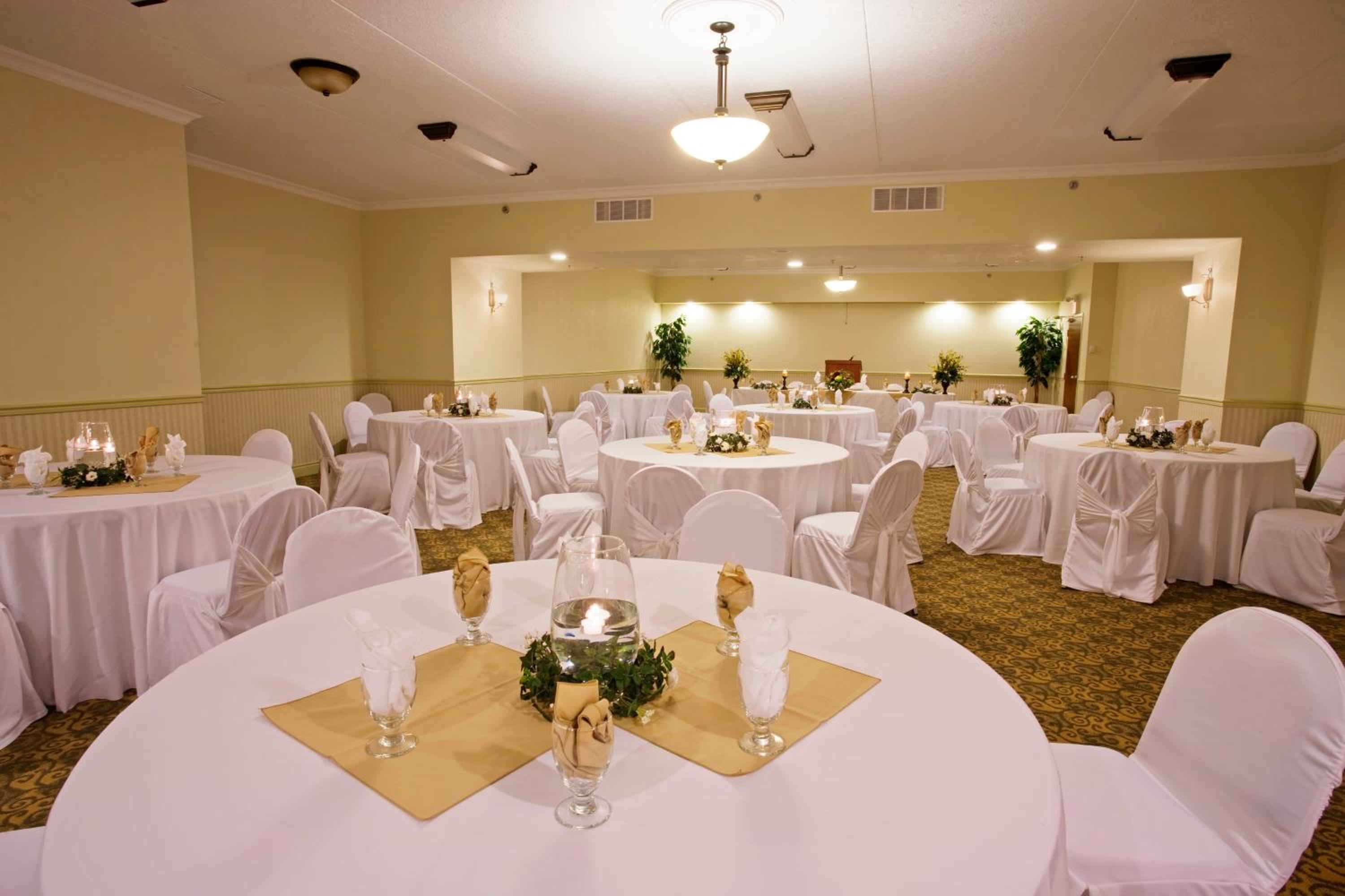 Gananoque Vacations - Holiday Inn Express Hotel  Suites 1000 Islands - Gananoque, an IHG Hotel - Property Image 8