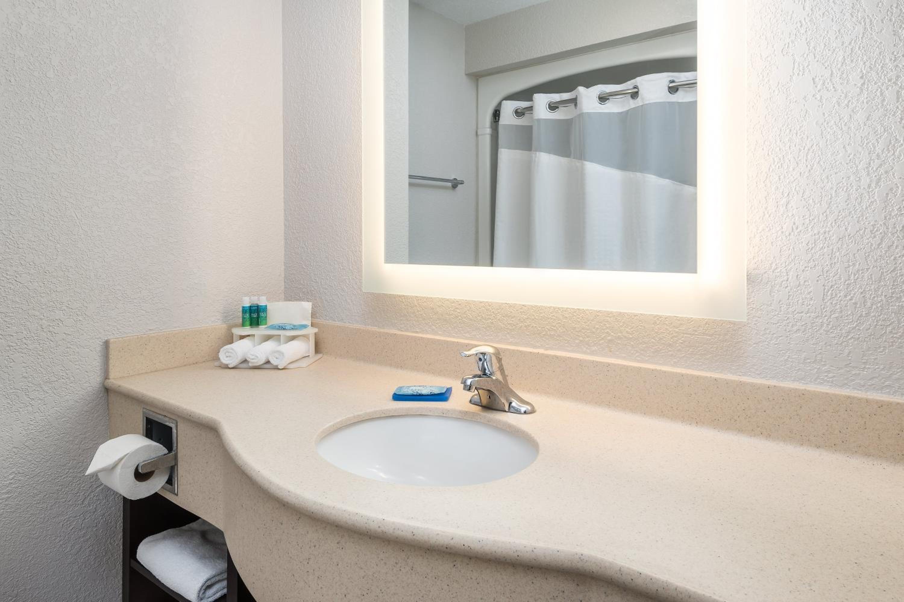 Gananoque Vacations - Holiday Inn Express Hotel  Suites 1000 Islands - Gananoque, an IHG Hotel - Property Image 12