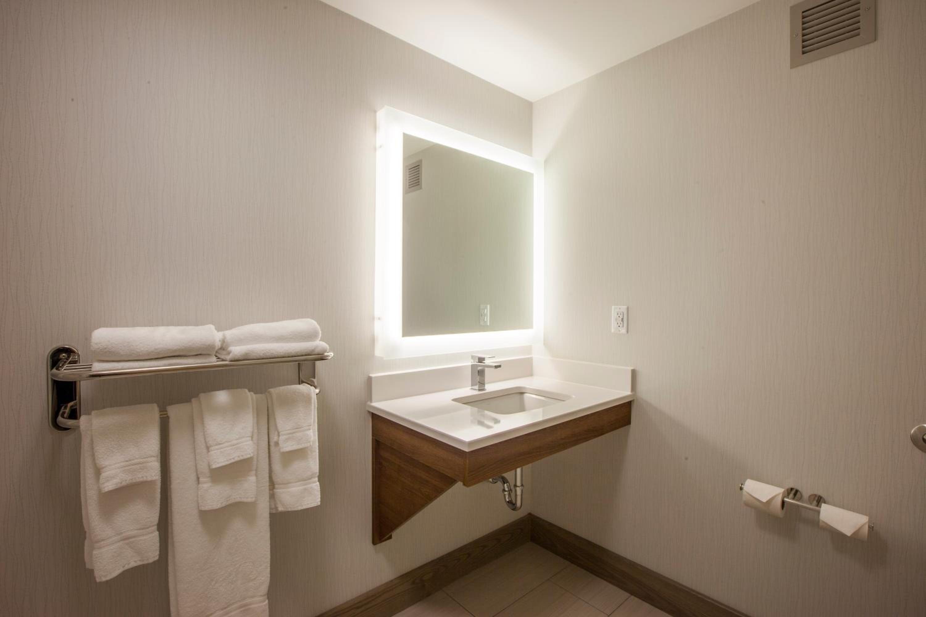 Saint John Vacations - Holiday Inn Express Hotel  Suites Saint John Harbour Side, an IHG Hotel - Property Image 3