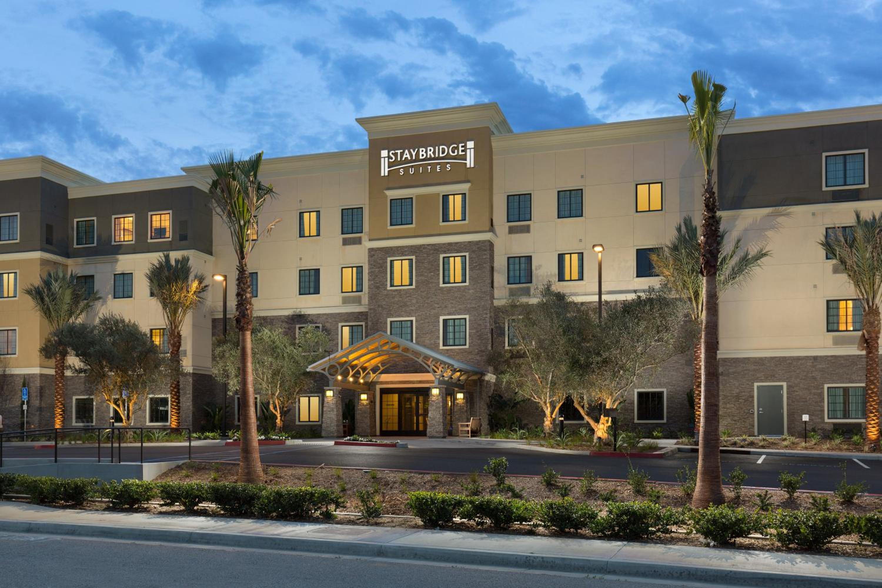 Hotel Staybridge Suites Corona South, an IHG Hotel - Image 1