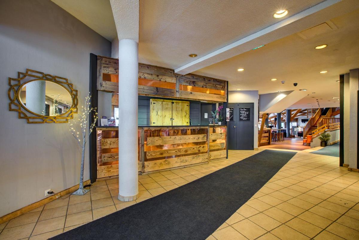 hotel reception