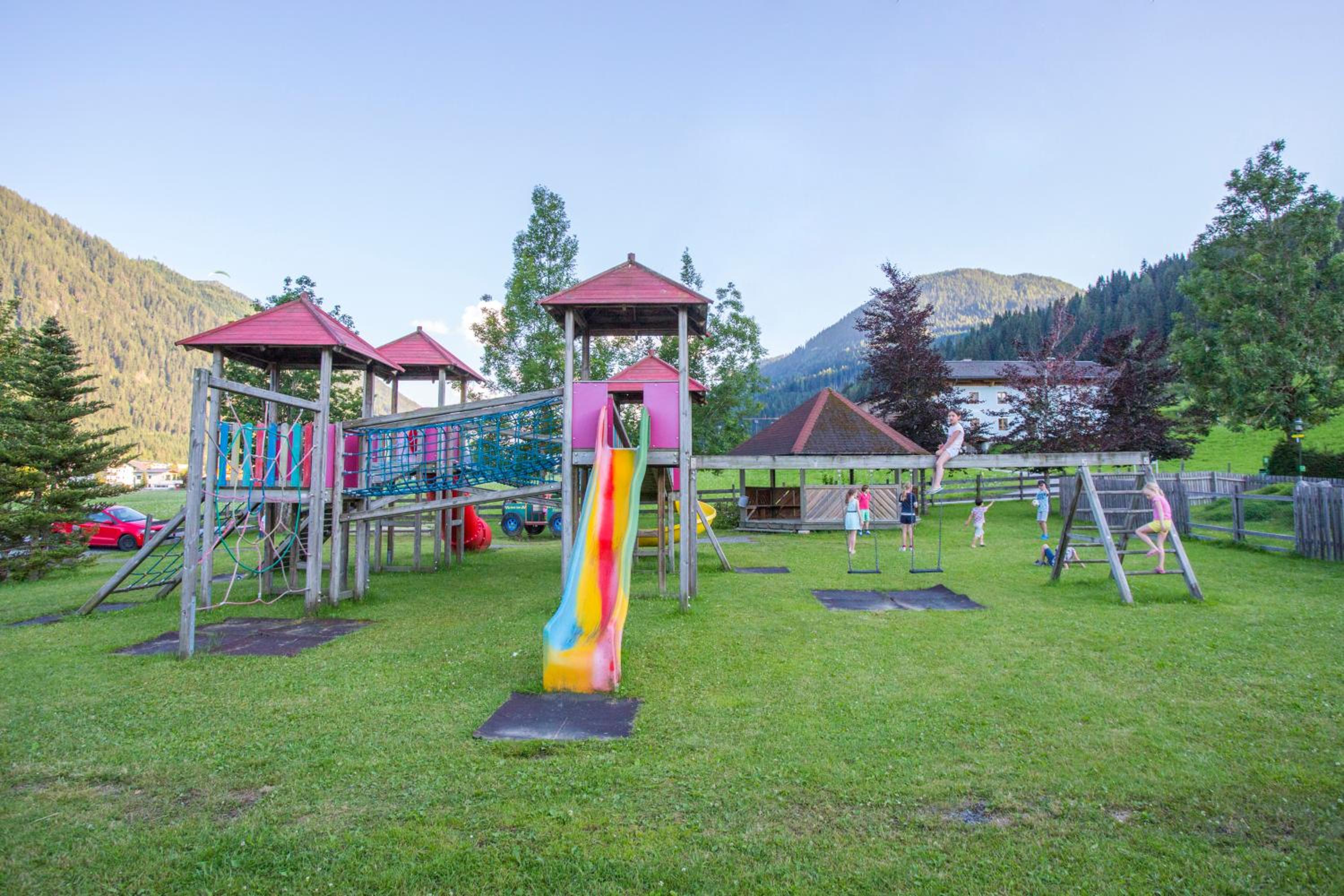 Alpenchalets Flachauer Gutshof view 2