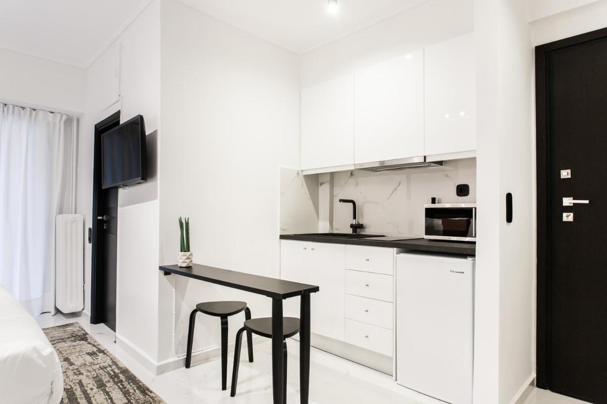 Black & White Studio close to Lycabettus Hill by UPSTREET
