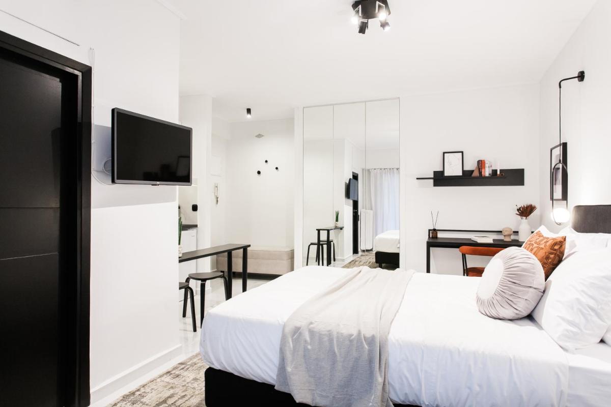 Black & White Studio close to Lycabettus Hill by UPSTREET