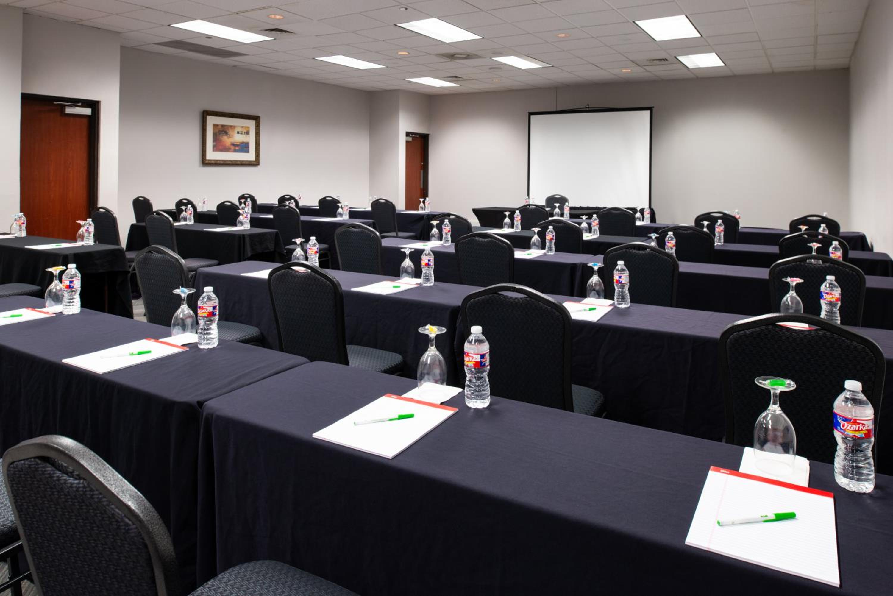 Beaumont Vacations - Holiday Inn Hotel and Suites Beaumont-Plaza I-10 Walden, an IHG Hotel - Property Image 16
