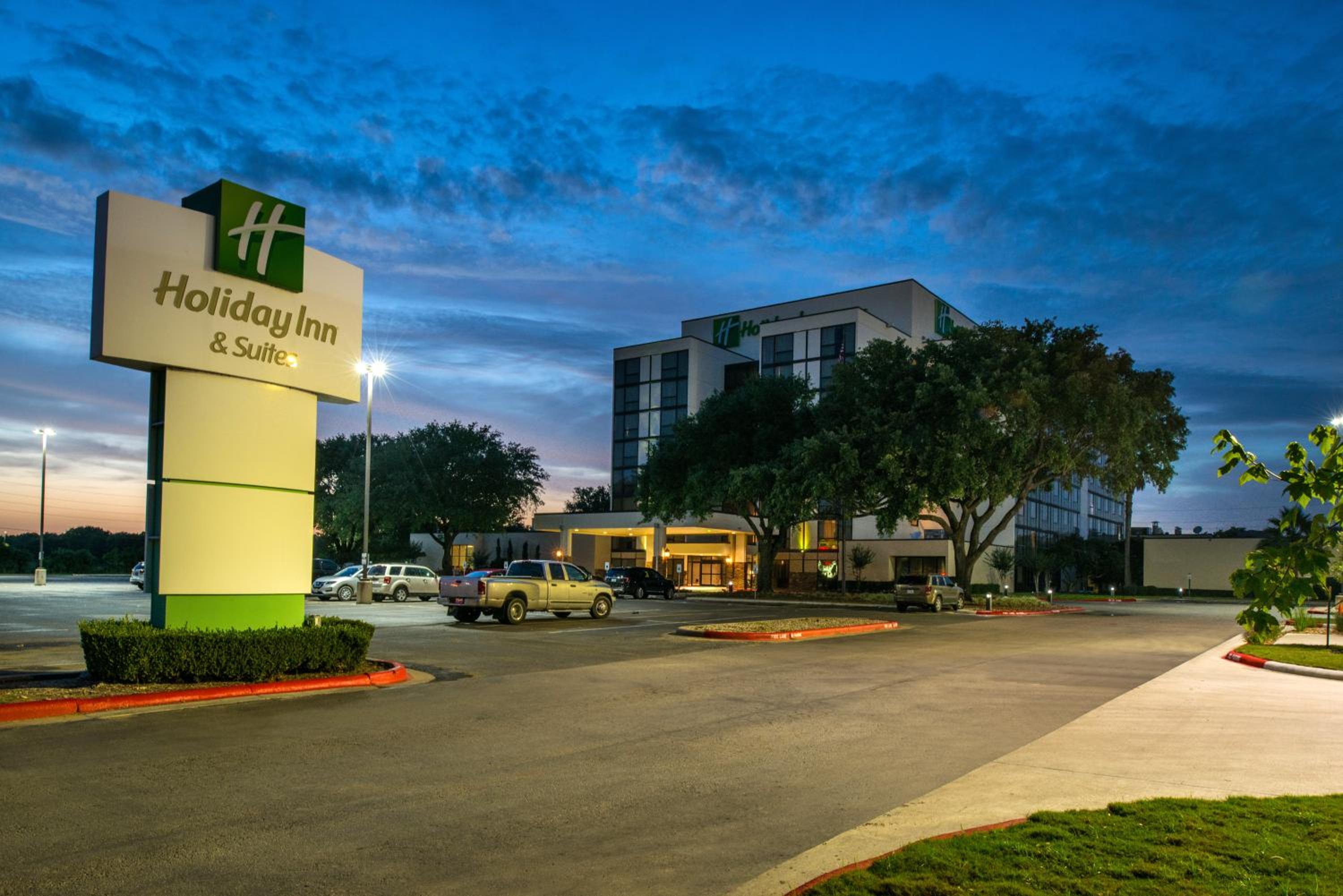 Beaumont Vacations - Holiday Inn Hotel and Suites Beaumont-Plaza I-10 Walden, an IHG Hotel - Property Image 5