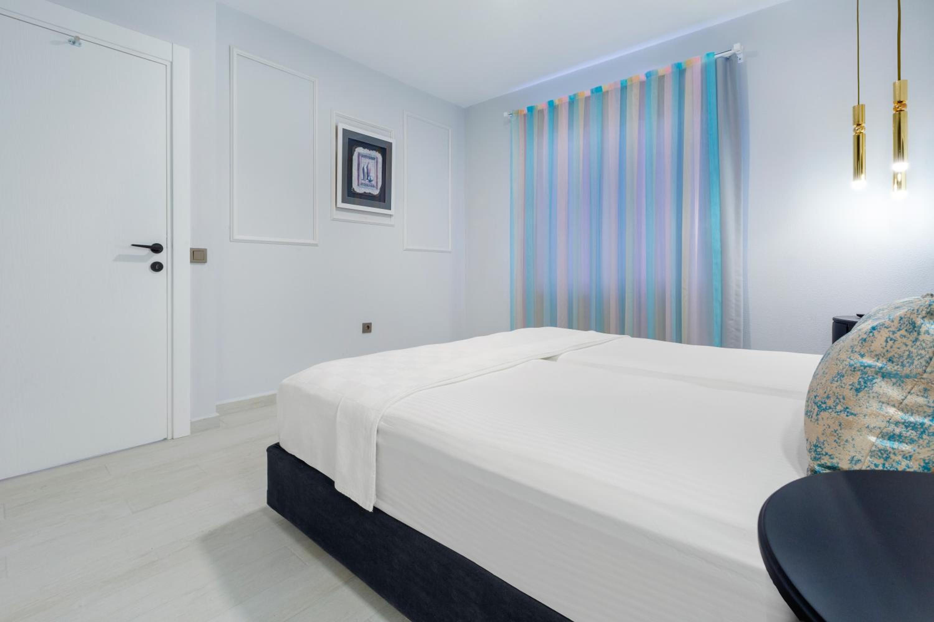 Twin Apart Hotel - Image 64