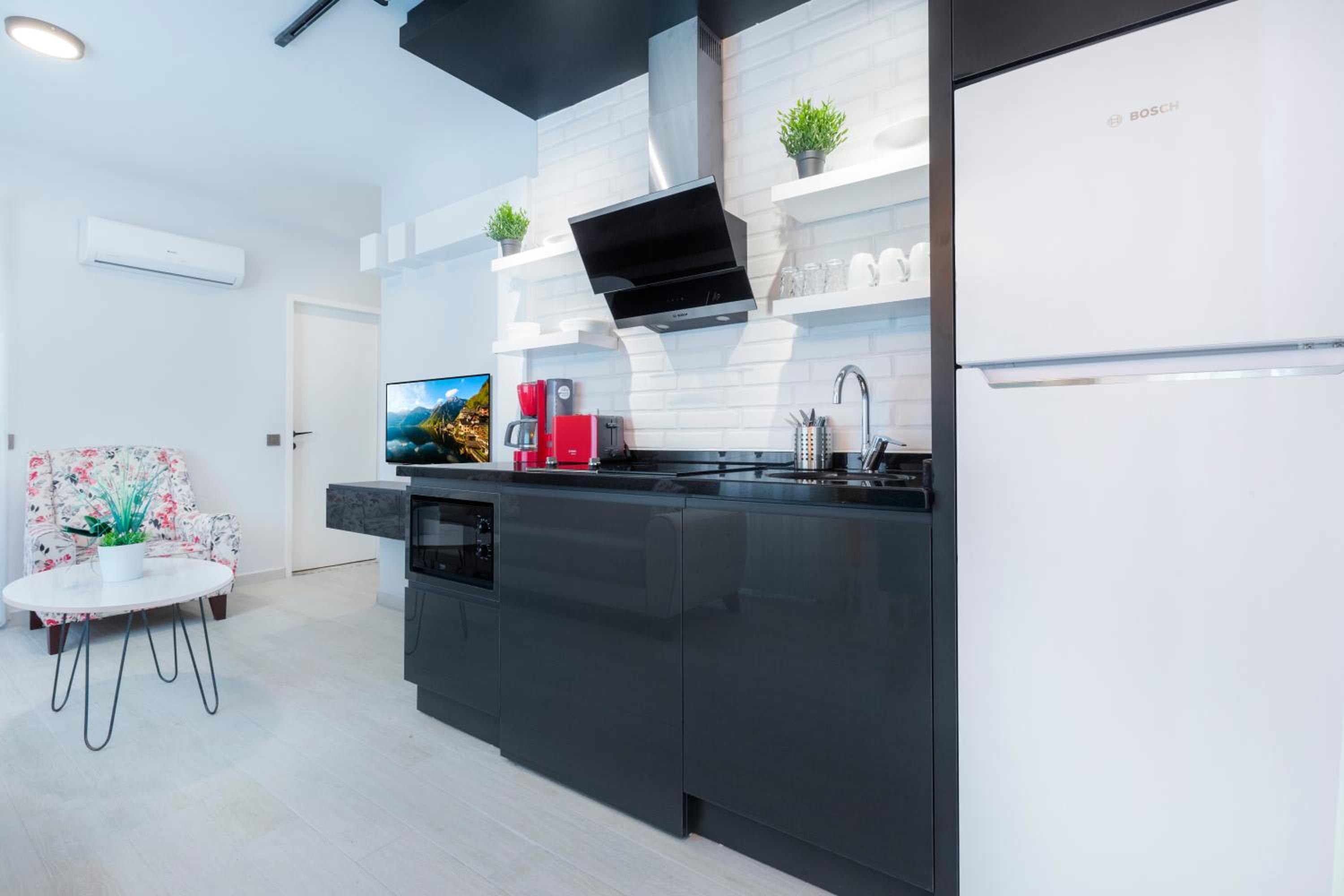 Twin Apart Hotel - Image 32