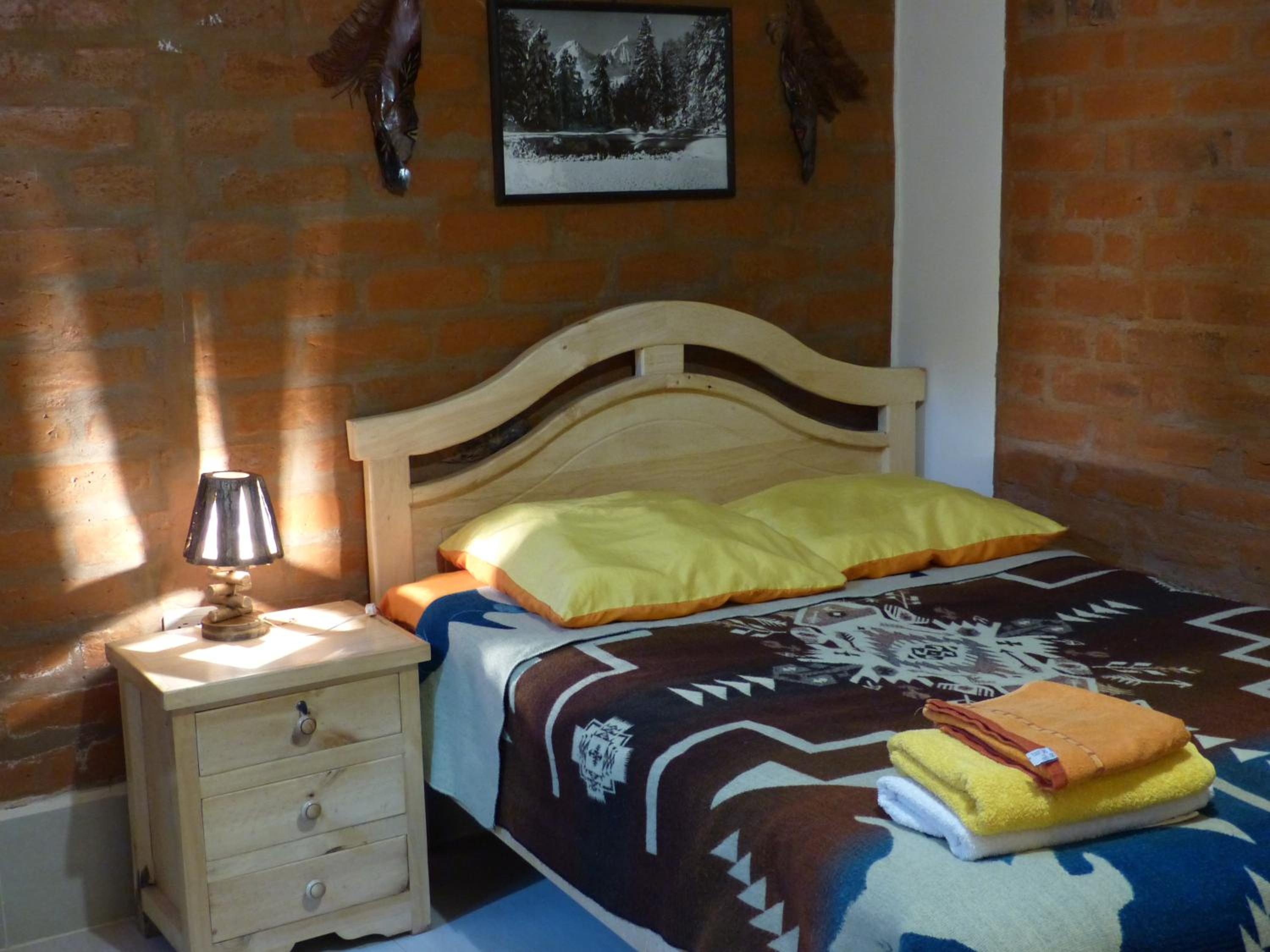 Hostal La Casa Amarilla City