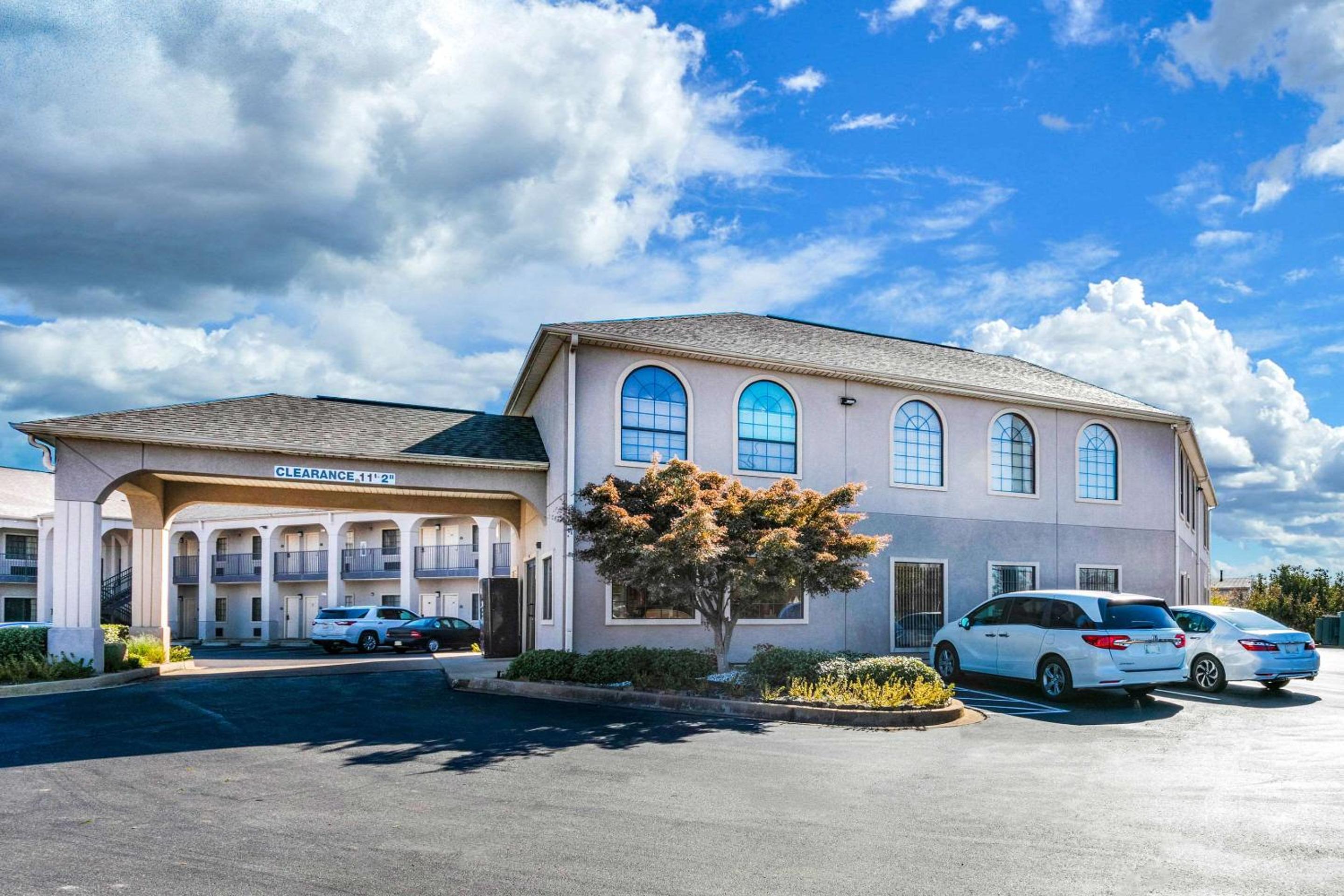 Econo Lodge Inn & Suites Horn Lake - Southhaven view 4