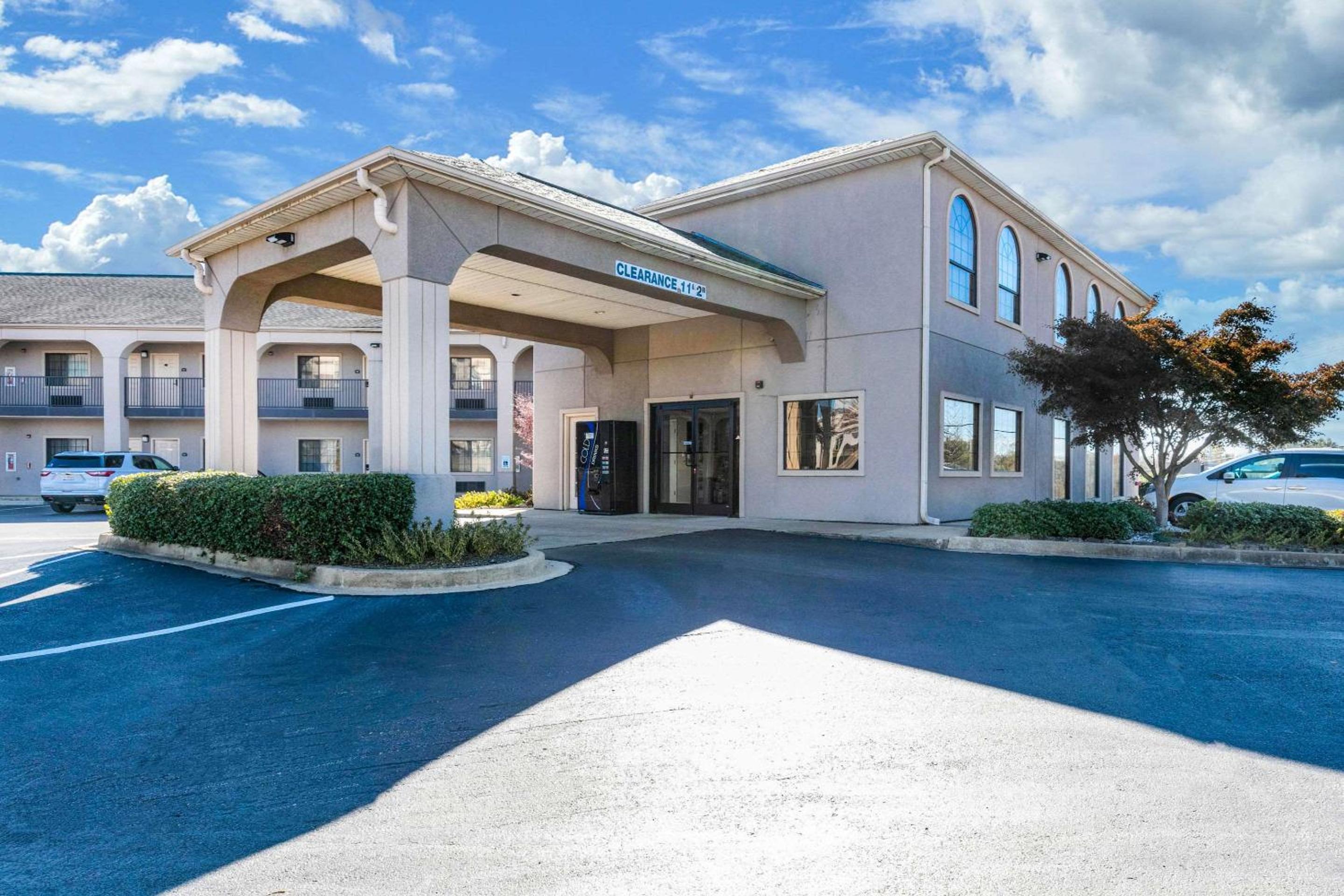 Econo Lodge Inn & Suites Horn Lake - Southhaven view 5