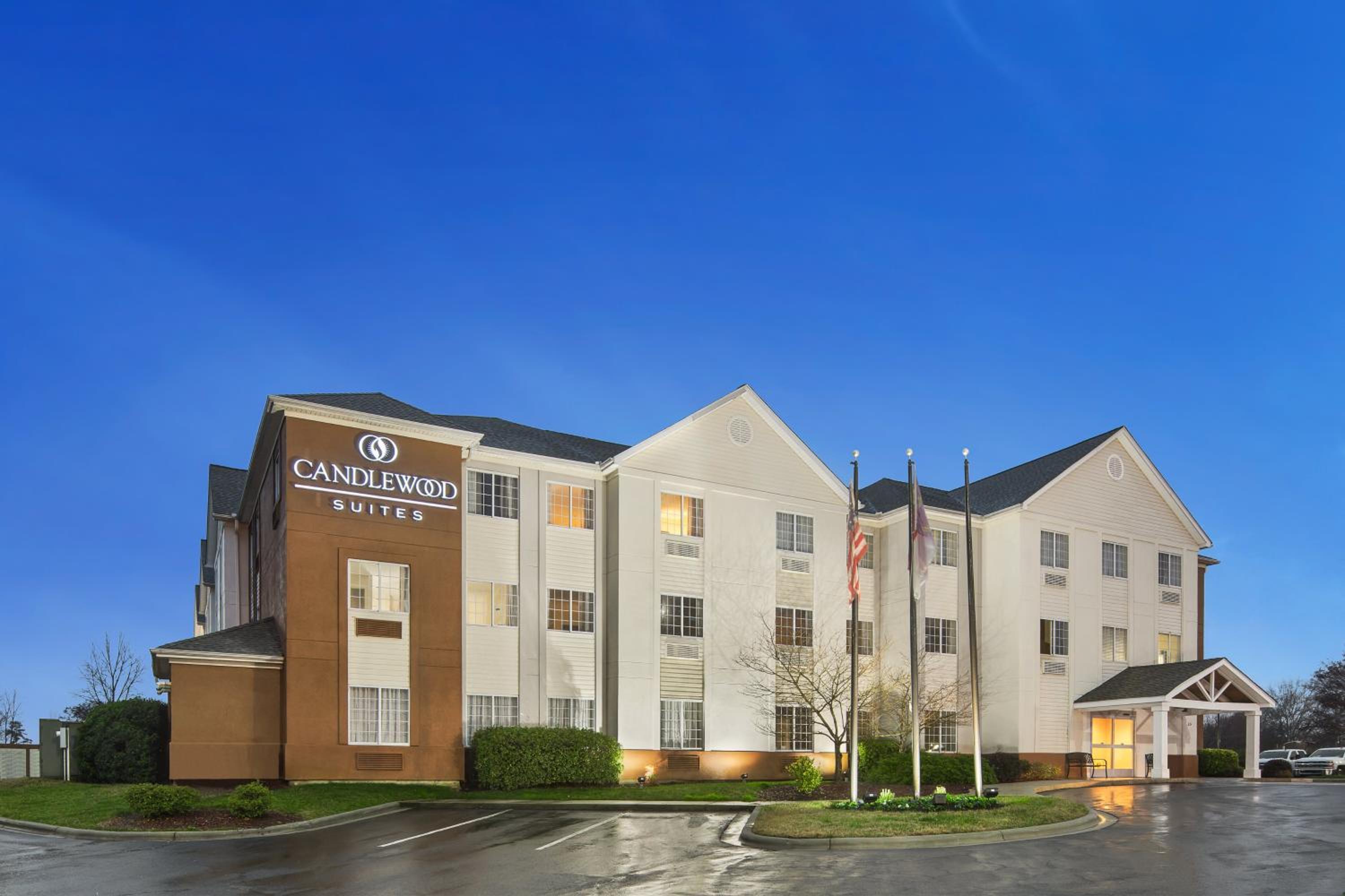 Hotel Candlewood Suites - Charlotte - Arrowood, an IHG Hotel - Image 1