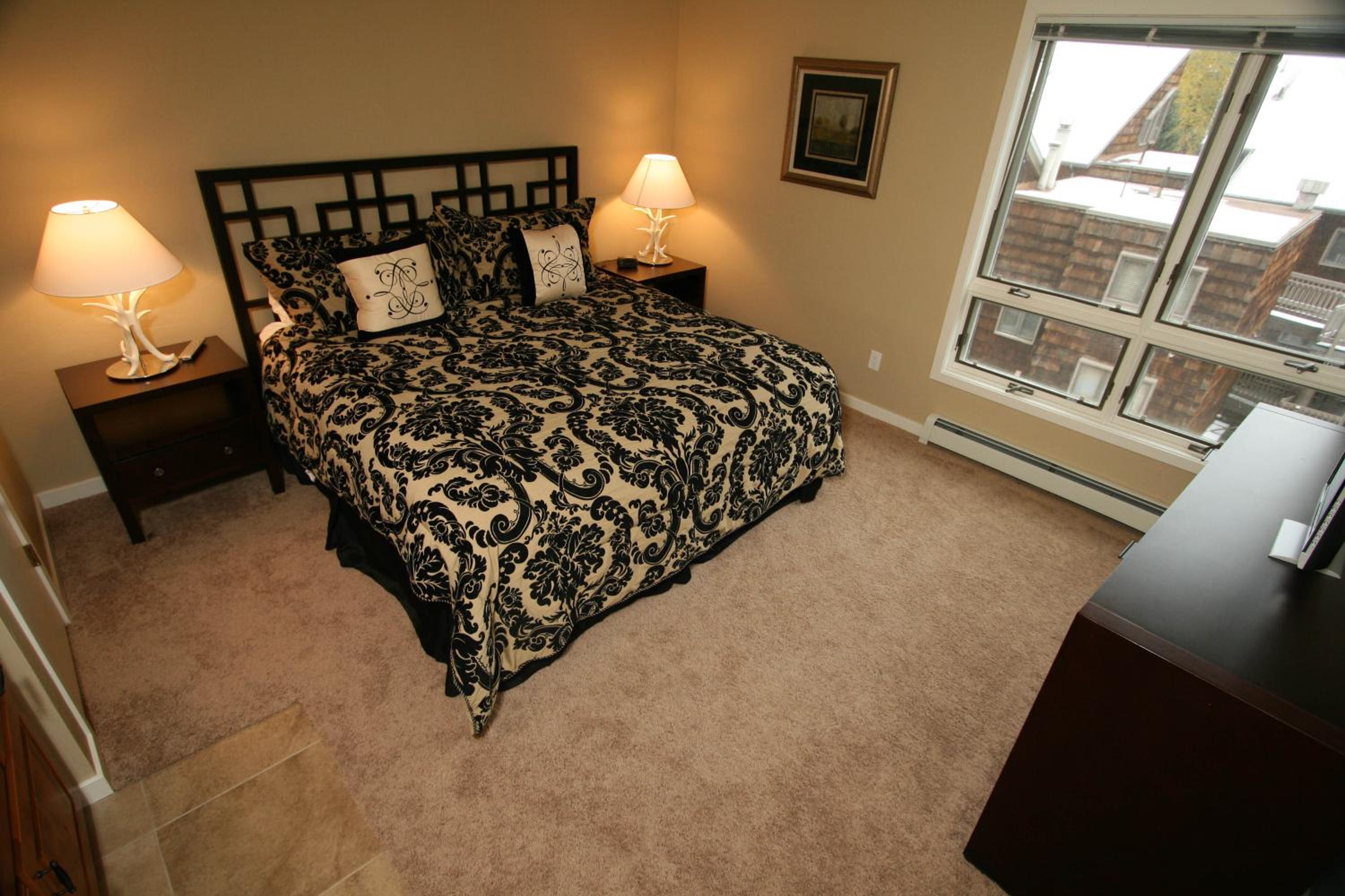 Breakaway West - Studio, 2,3 Bedrooms by Vail Realty