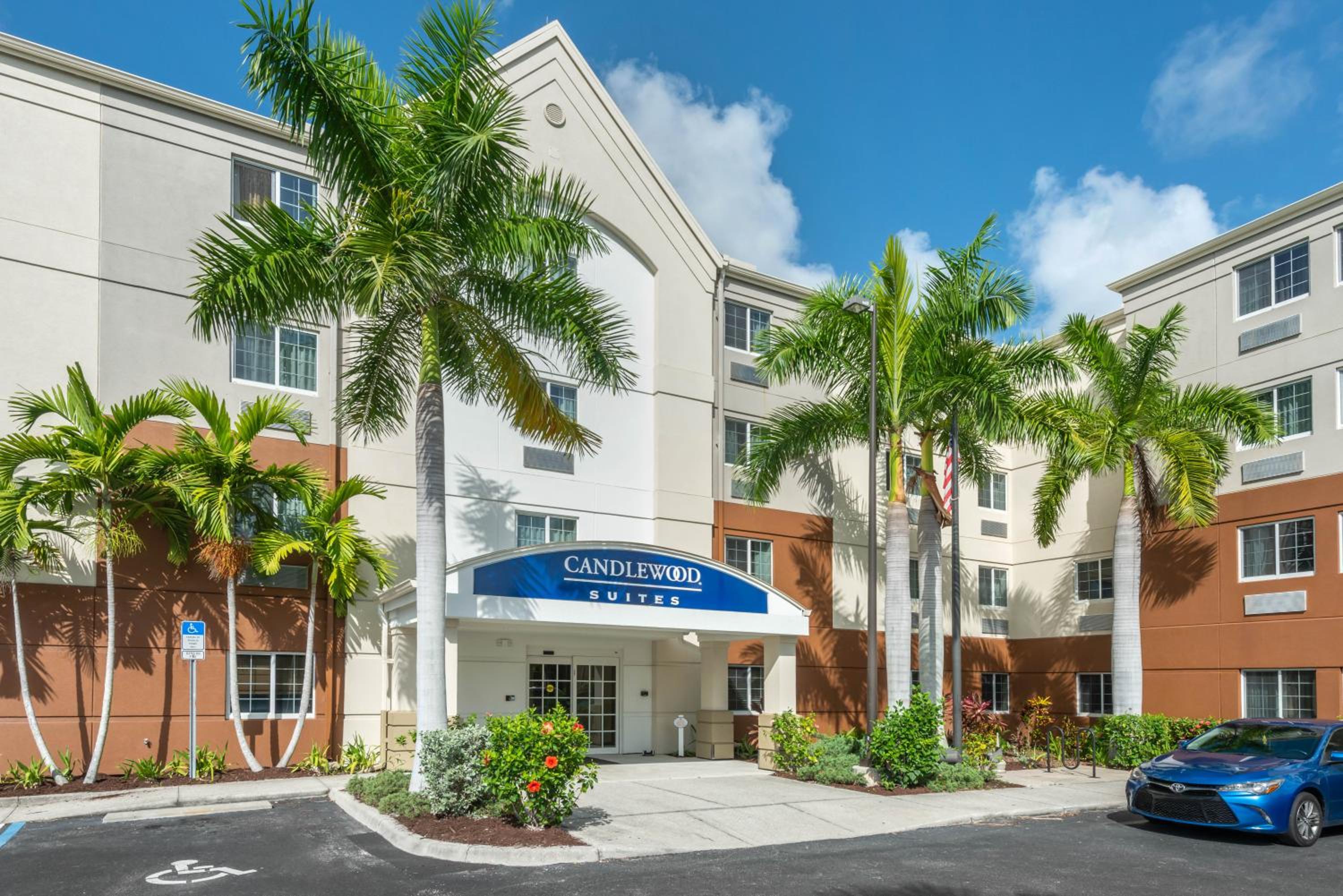 Hotel Candlewood Suites Fort Myers Sanibel Gateway by IHG