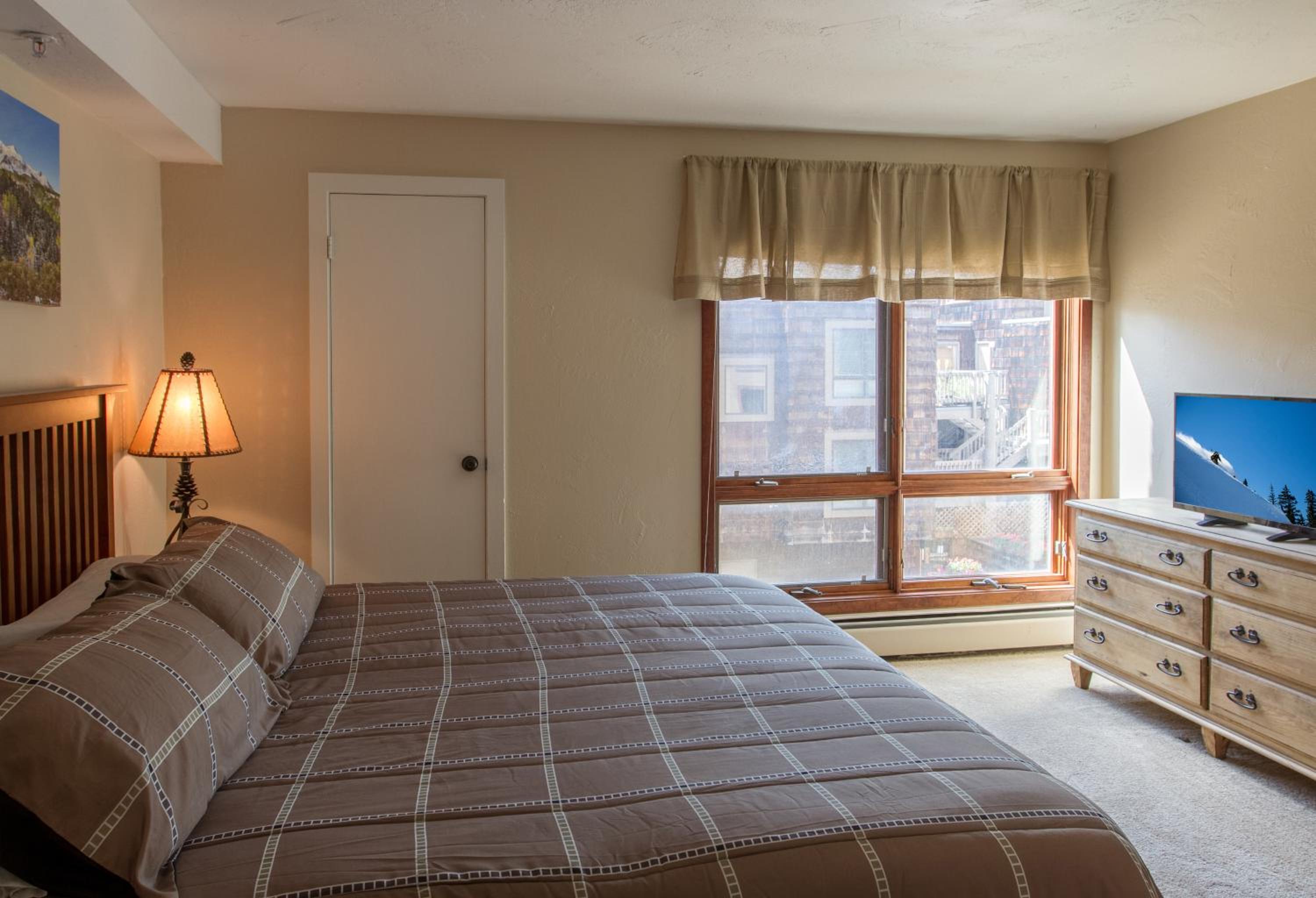 Breakaway West - Studio, 2,3 Bedrooms by Vail Realty