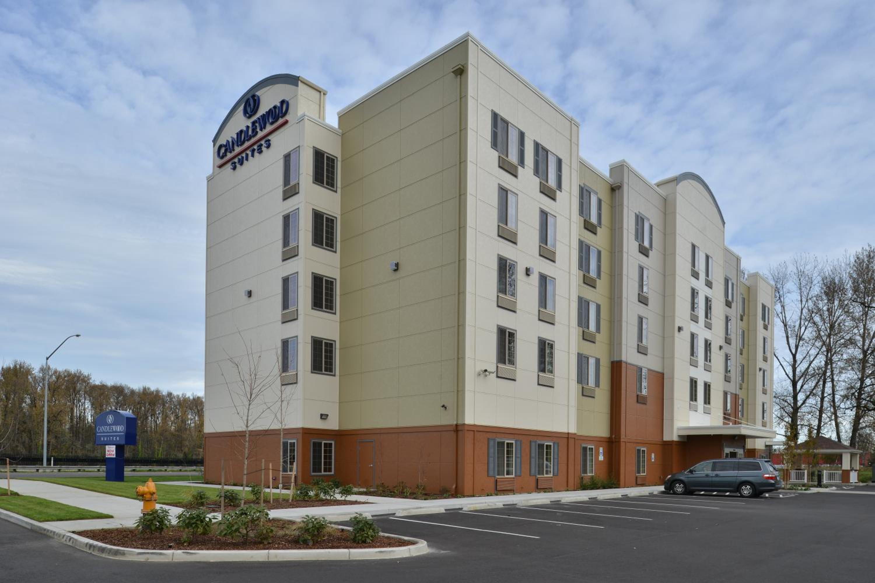 Hotel Candlewood Suites Eugene Springfield, an IHG Hotel - Image 1