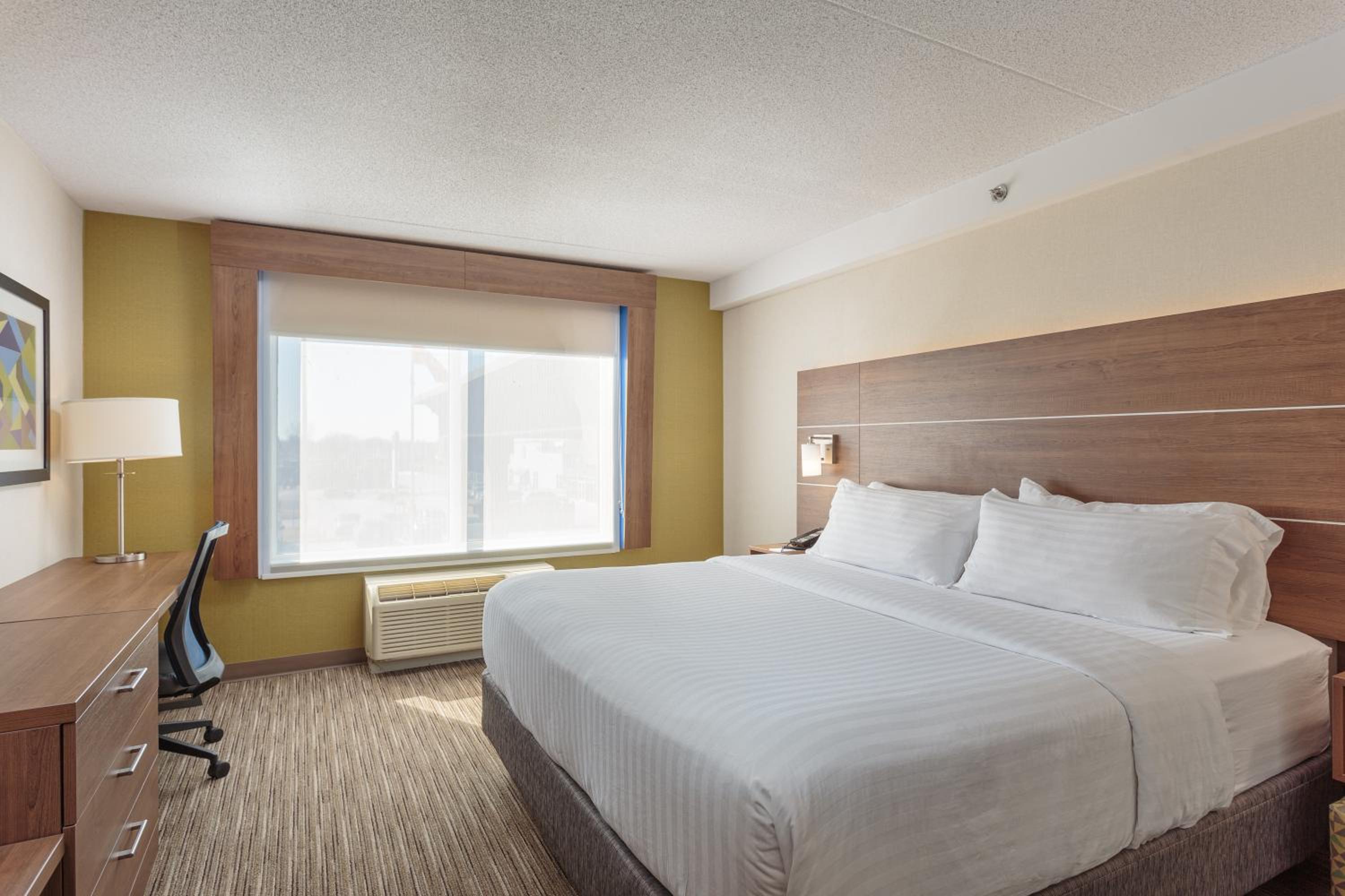 Belleville Vacations - Holiday Inn Express  Suites - Belleville, an IHG Hotel - Property Image 14