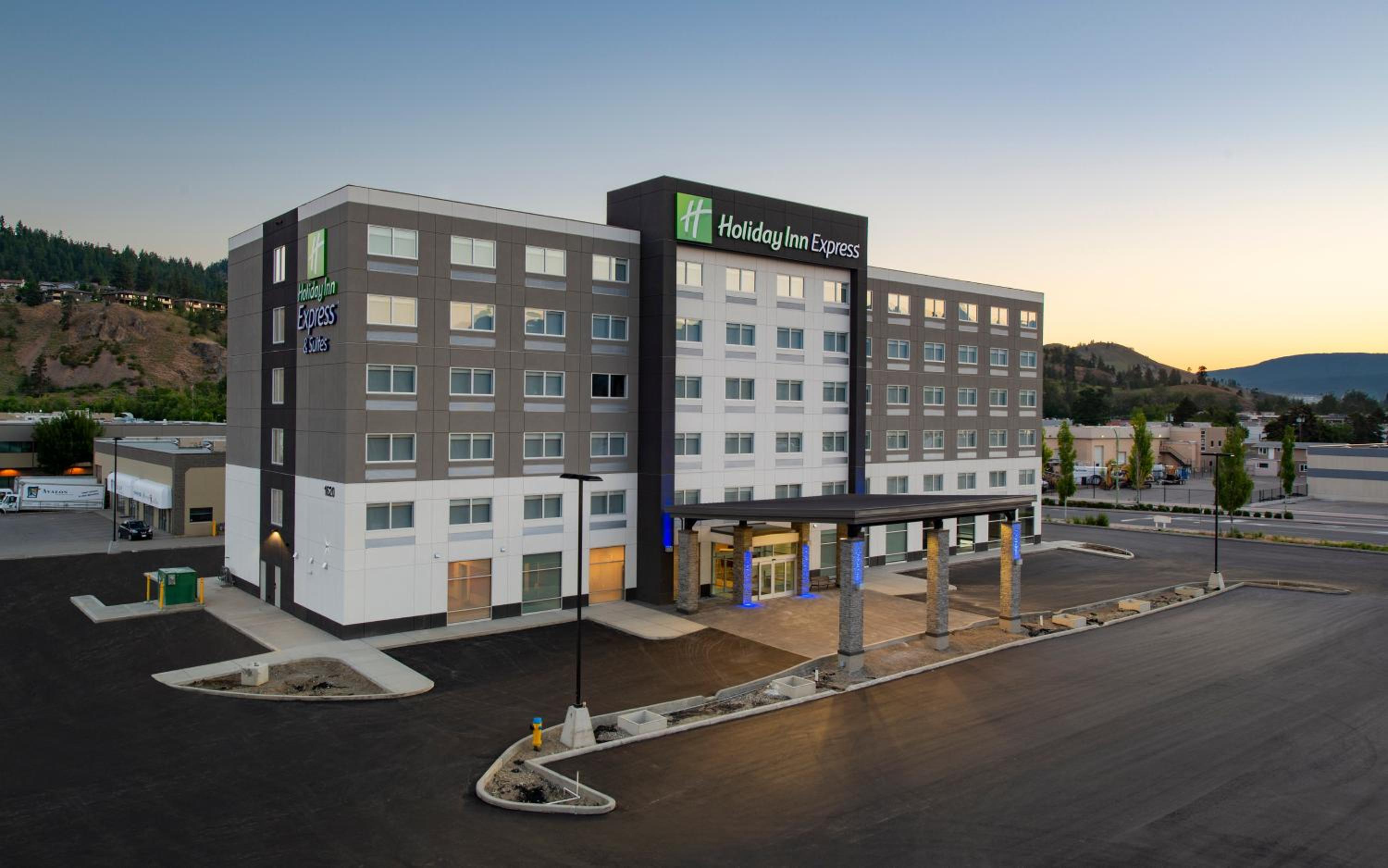 Kelowna Vacations - Holiday Inn Express  Suites Kelowna - East, an IHG Hotel - Property Image 1