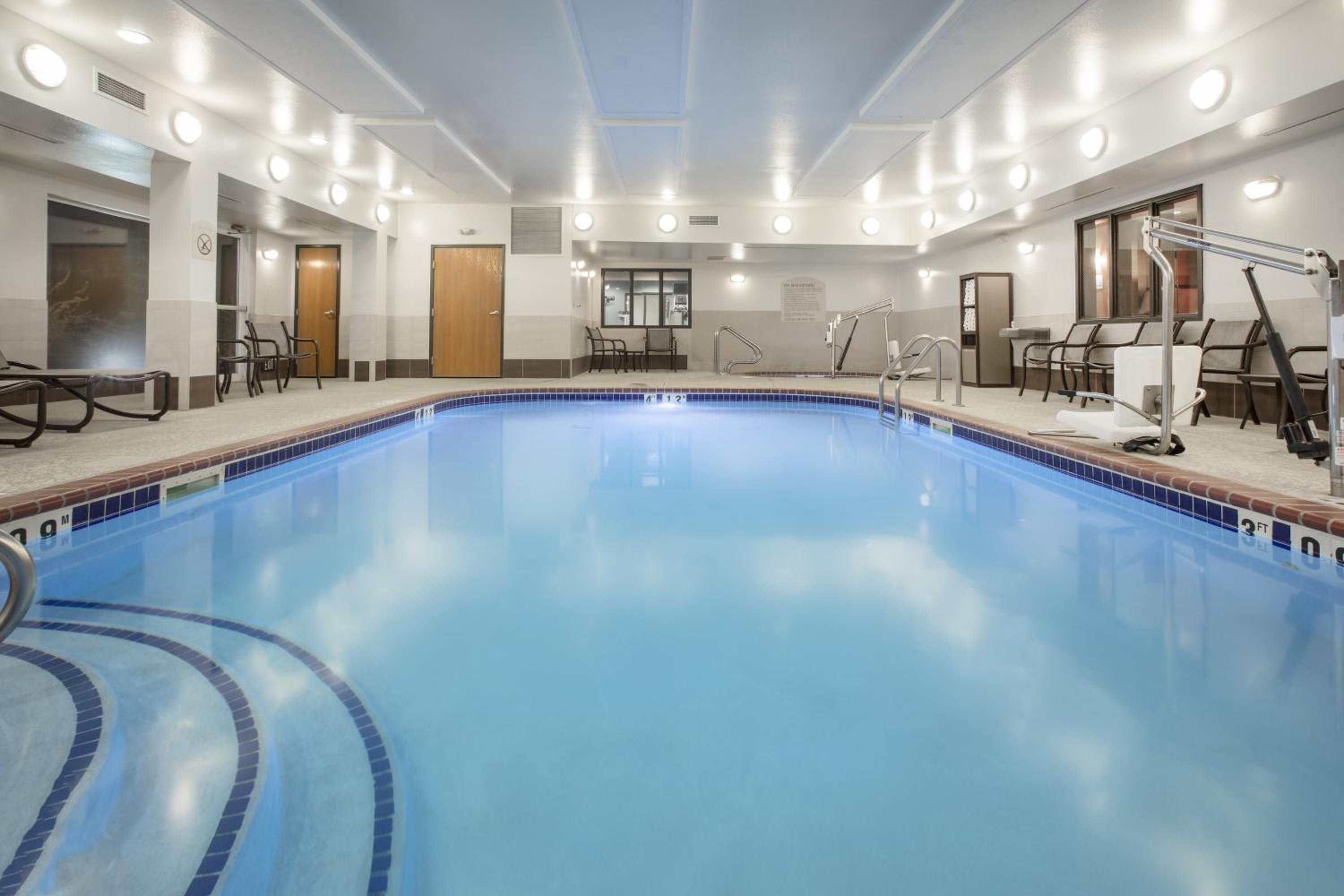 Holiday Inn Express & Suites Yankton by IHG view 2