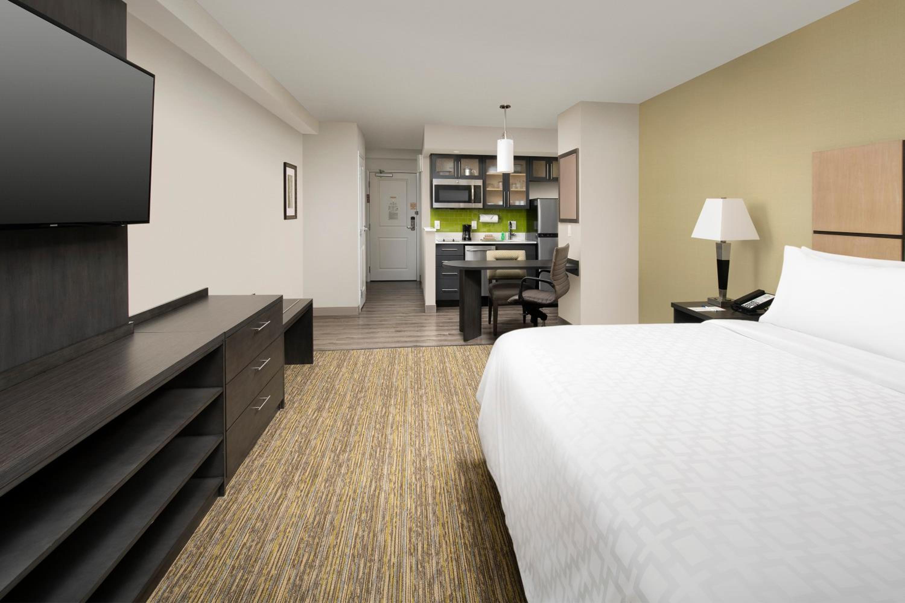 Candlewood Suites Alexandria West, an IHG Hotel - Property Image 4