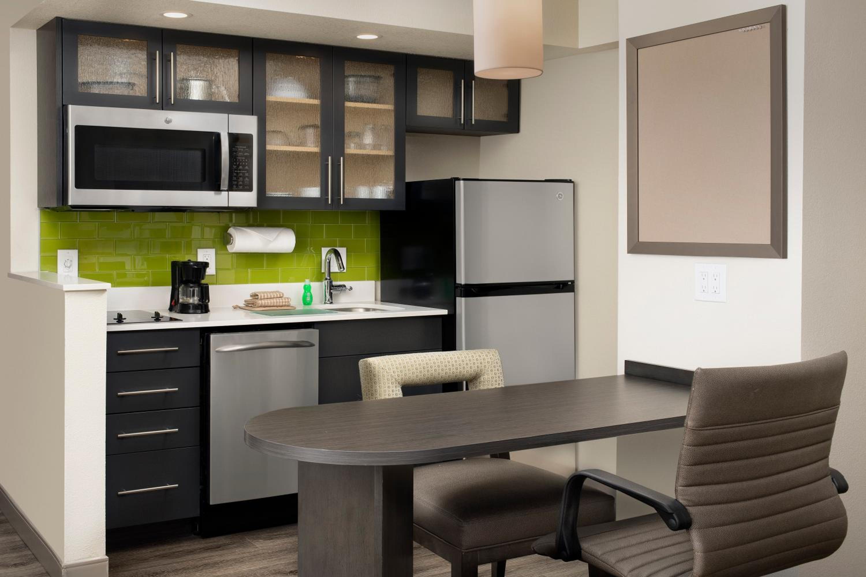 Candlewood Suites Alexandria West, an IHG Hotel - Property Image 6