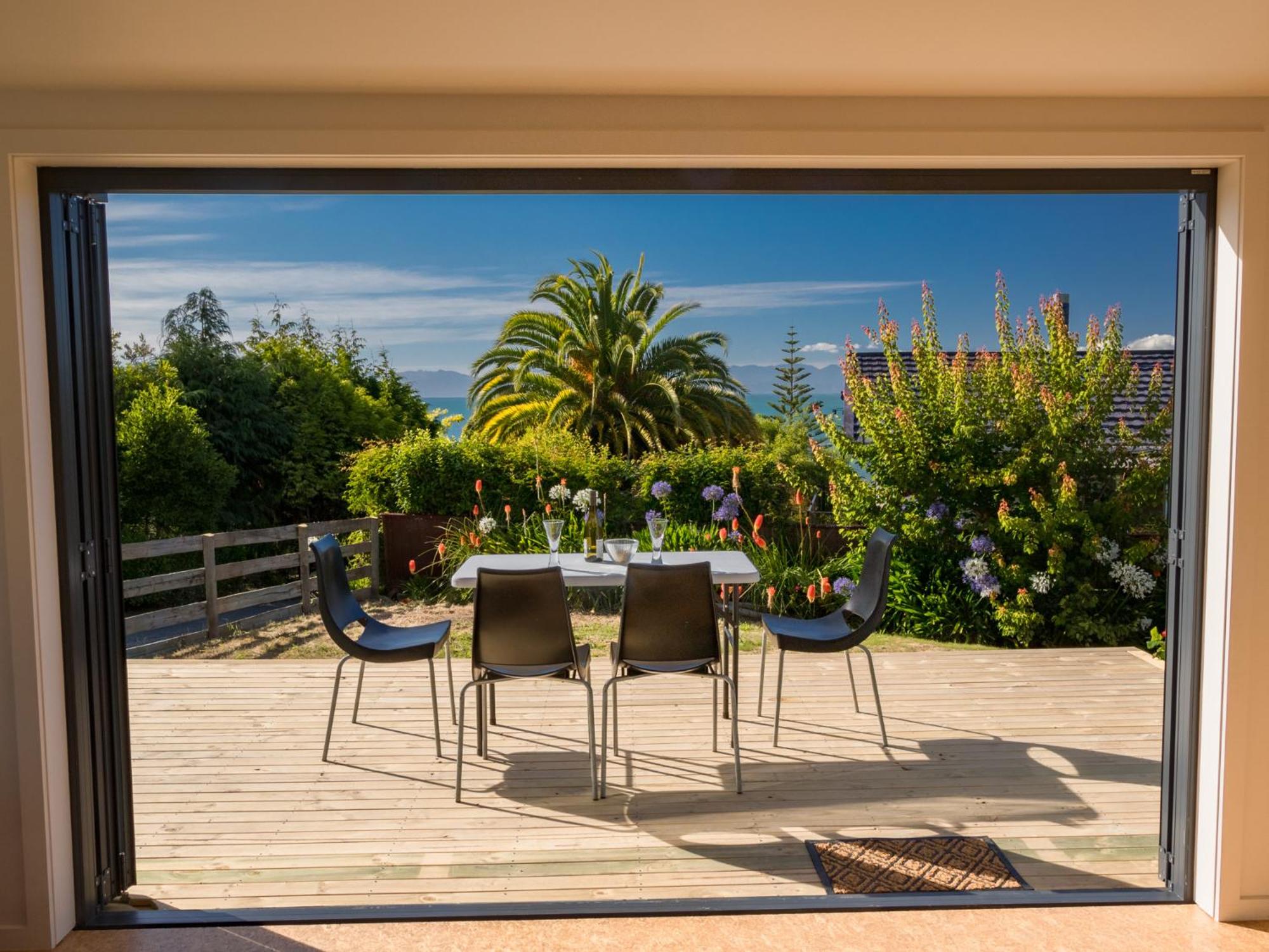 Tapu Bay Treasure - Kaiteriteri Holiday Home view 2