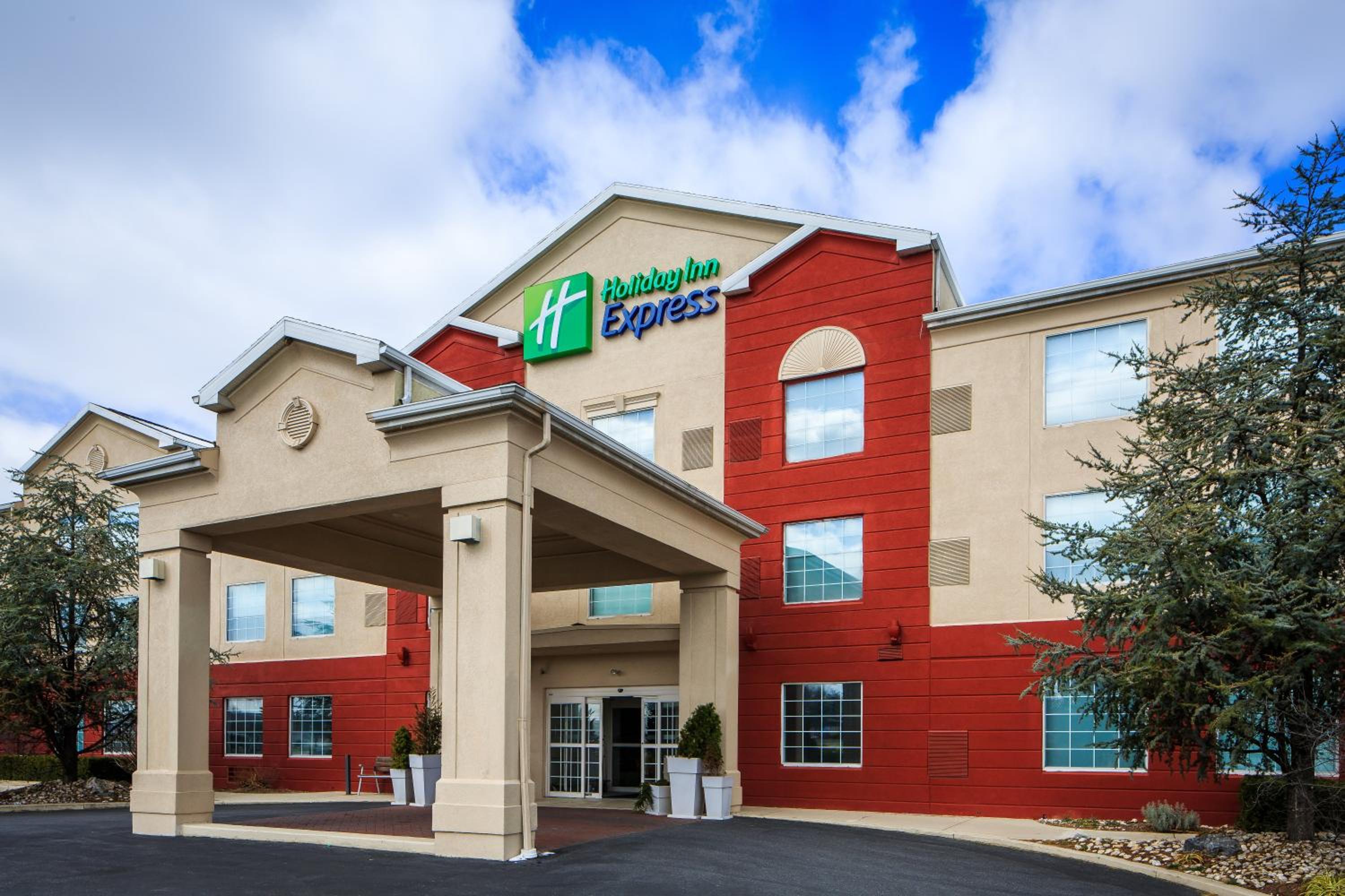 Hotel Holiday Inn Express & Suites Reading Airport By Ihg
