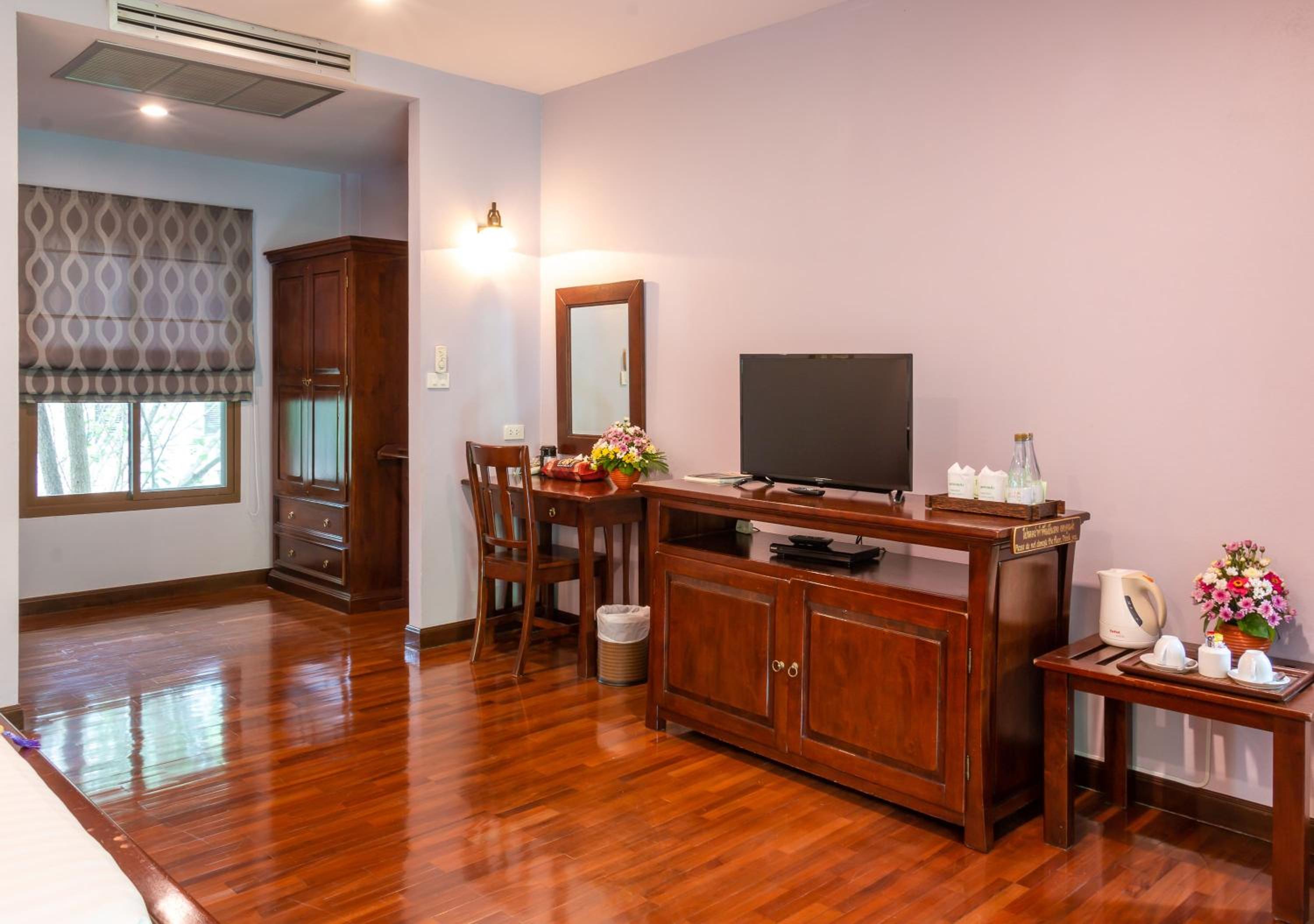 Phuwanalee Resort