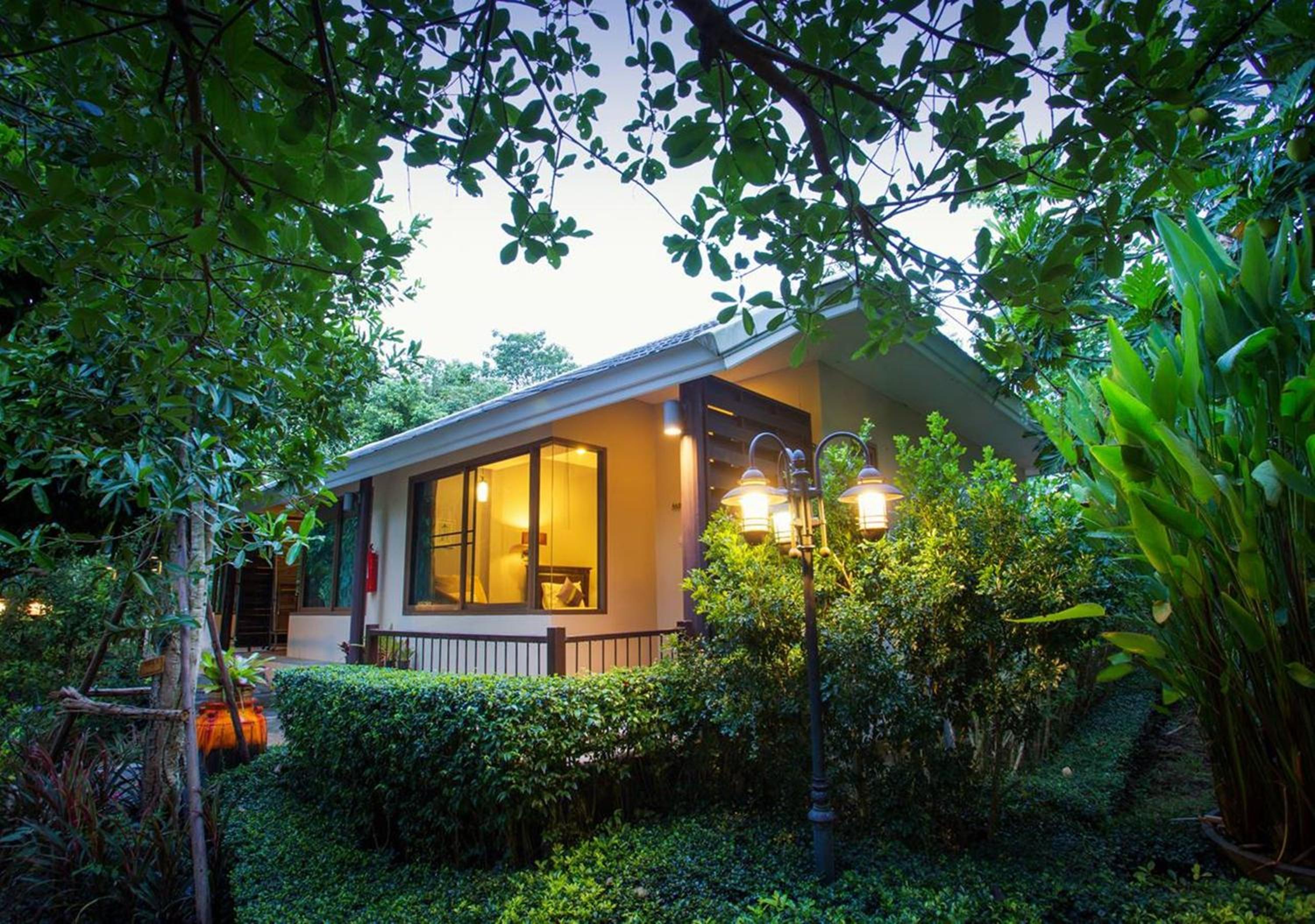 Phuwanalee Resort