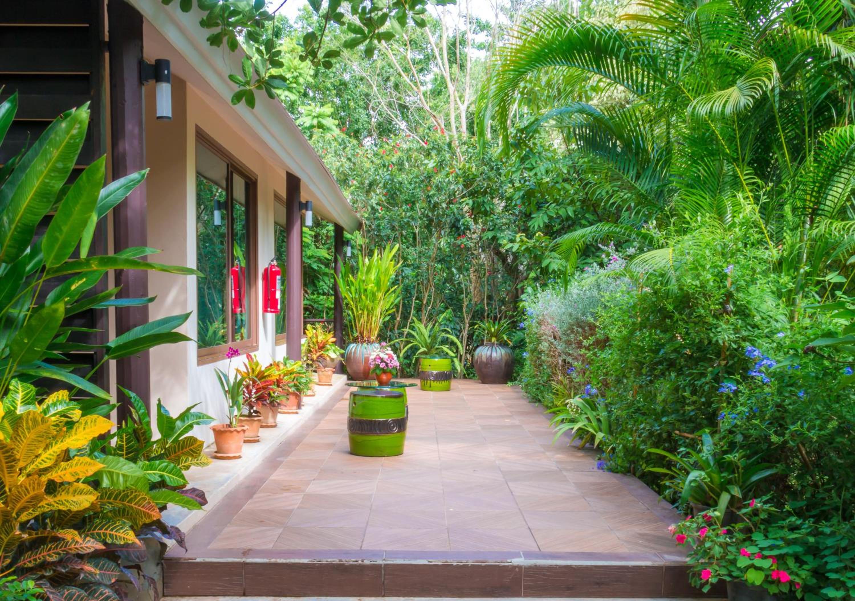 Phuwanalee Resort