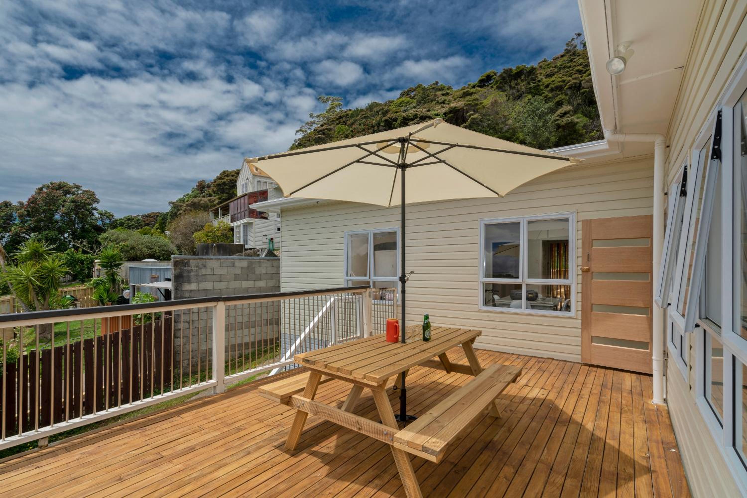 Sun Seeker Bach - Ferry Landing Holiday Home view 2
