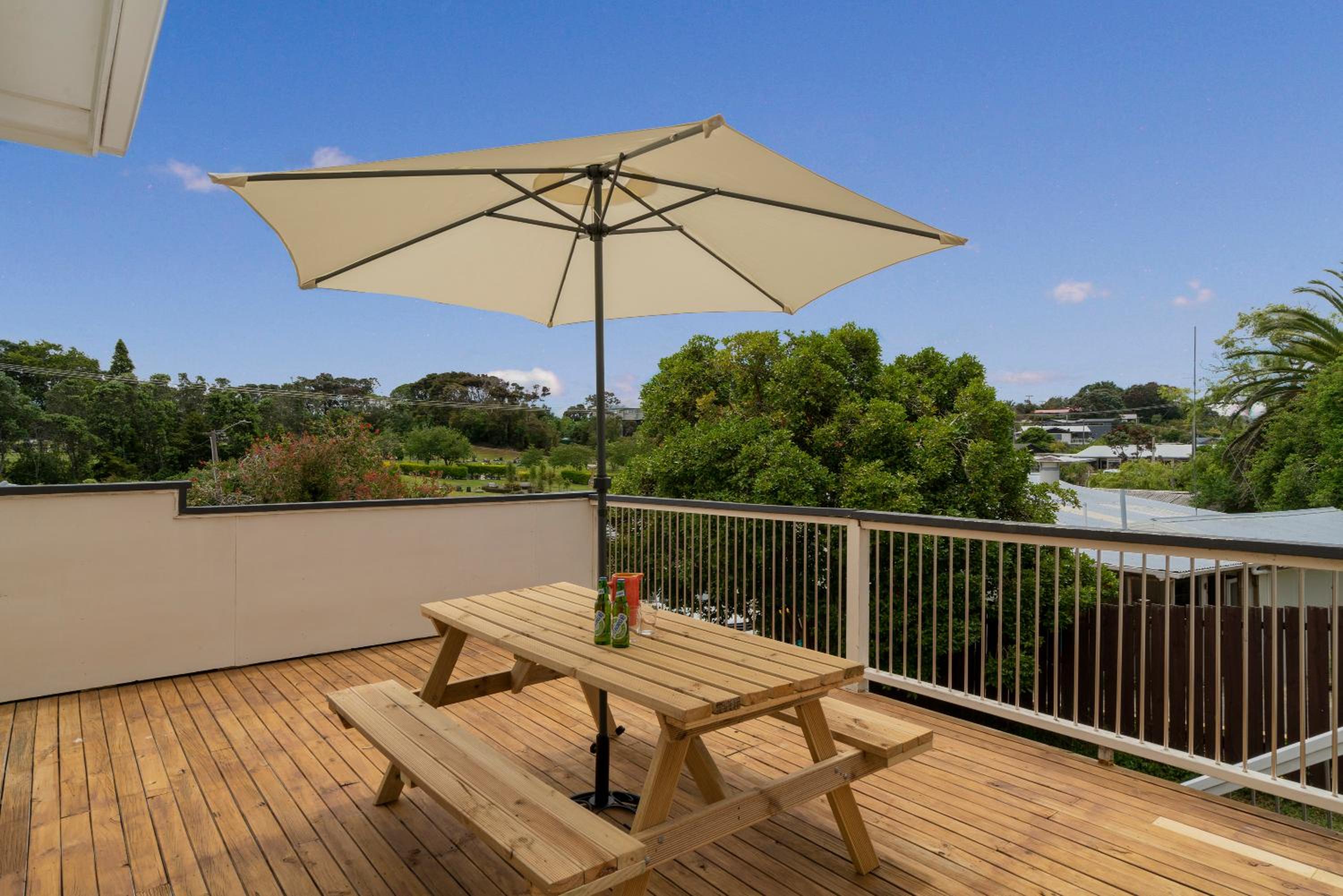 Sun Seeker Bach - Ferry Landing Holiday Home view 3