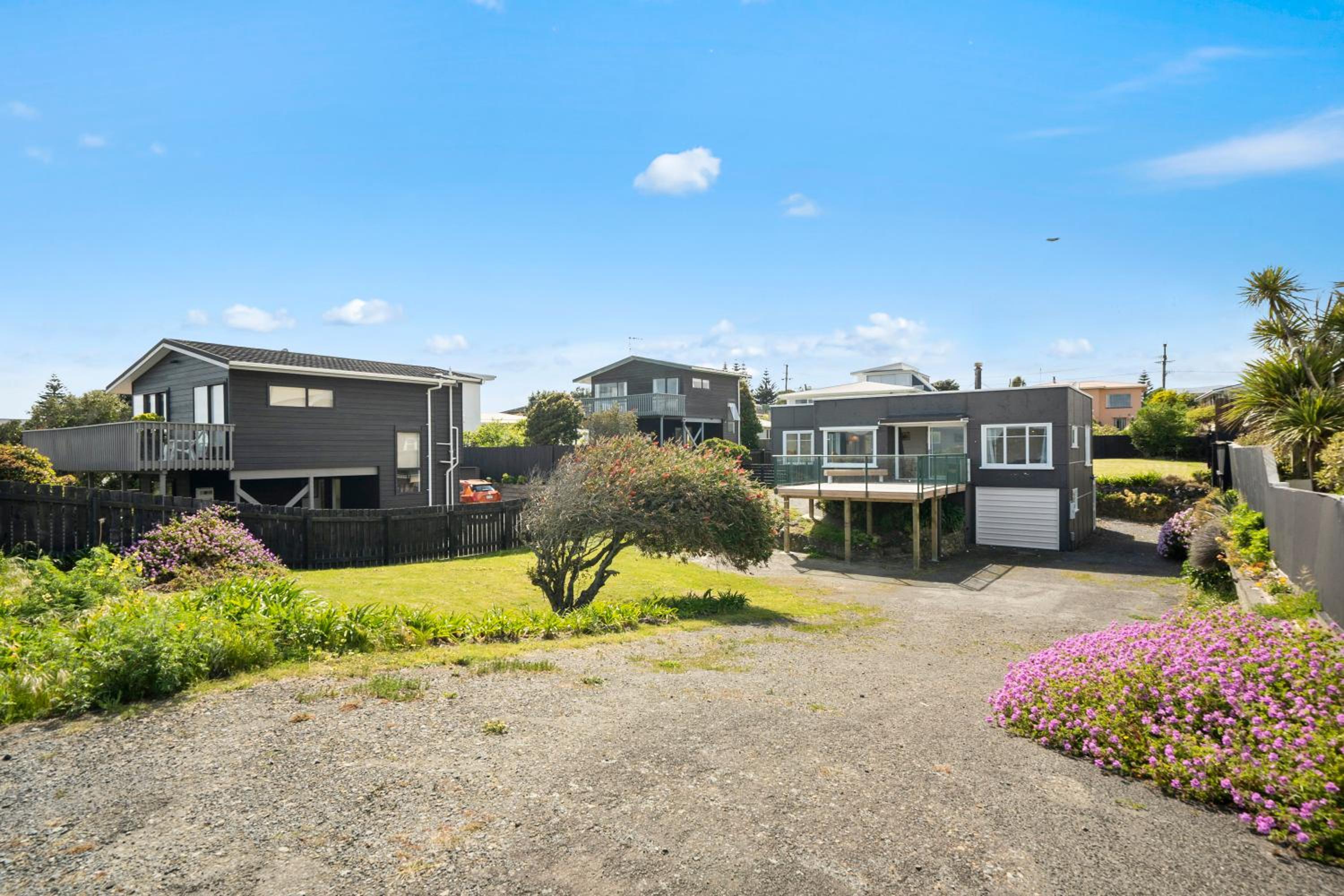 The Green Trout - Paraparaumu Beach Holiday Home view 5