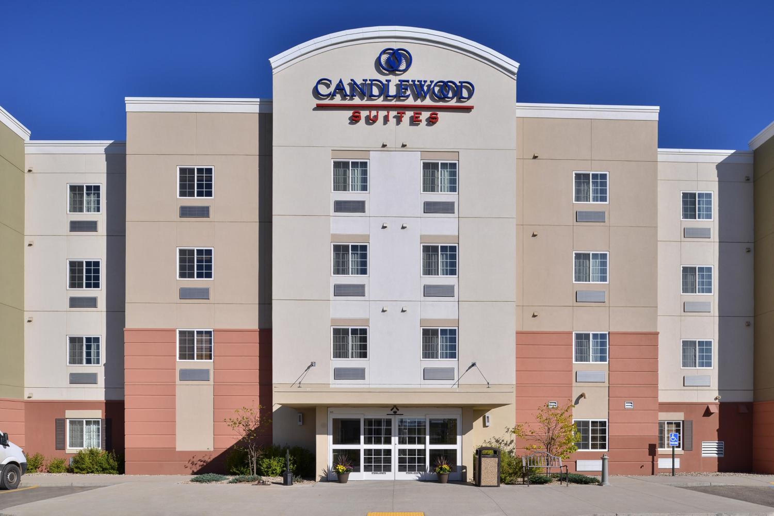 Hotel Candlewood Suites Williston, an IHG Hotel - Image 1