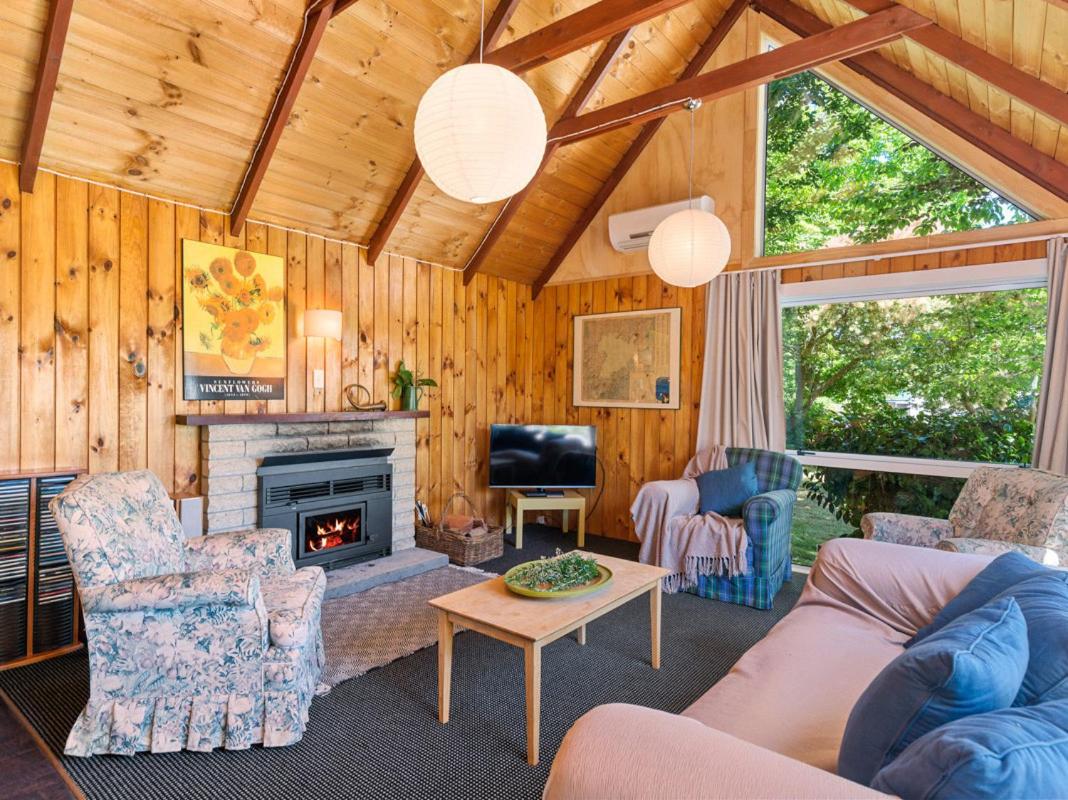 Copper Beech Cottage - Wharewaka Holiday Home