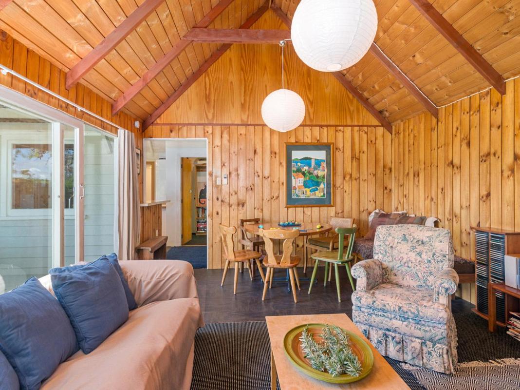 Copper Beech Cottage - Wharewaka Holiday Home