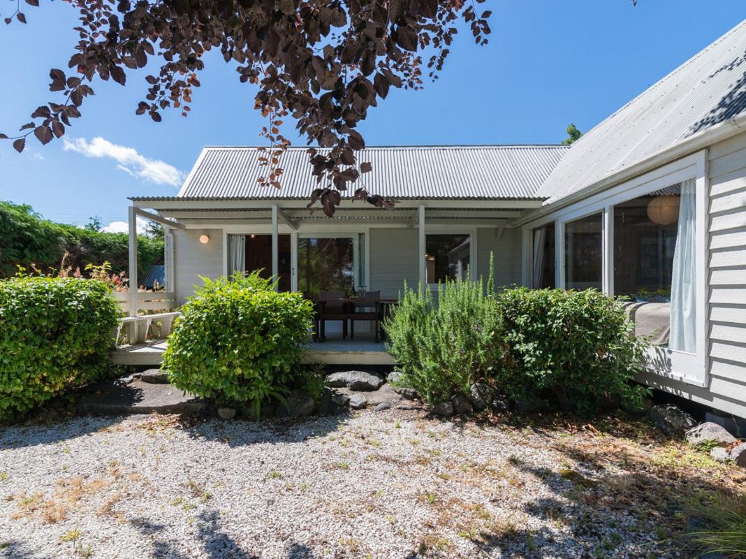 Copper Beech Cottage - Wharewaka Holiday Home